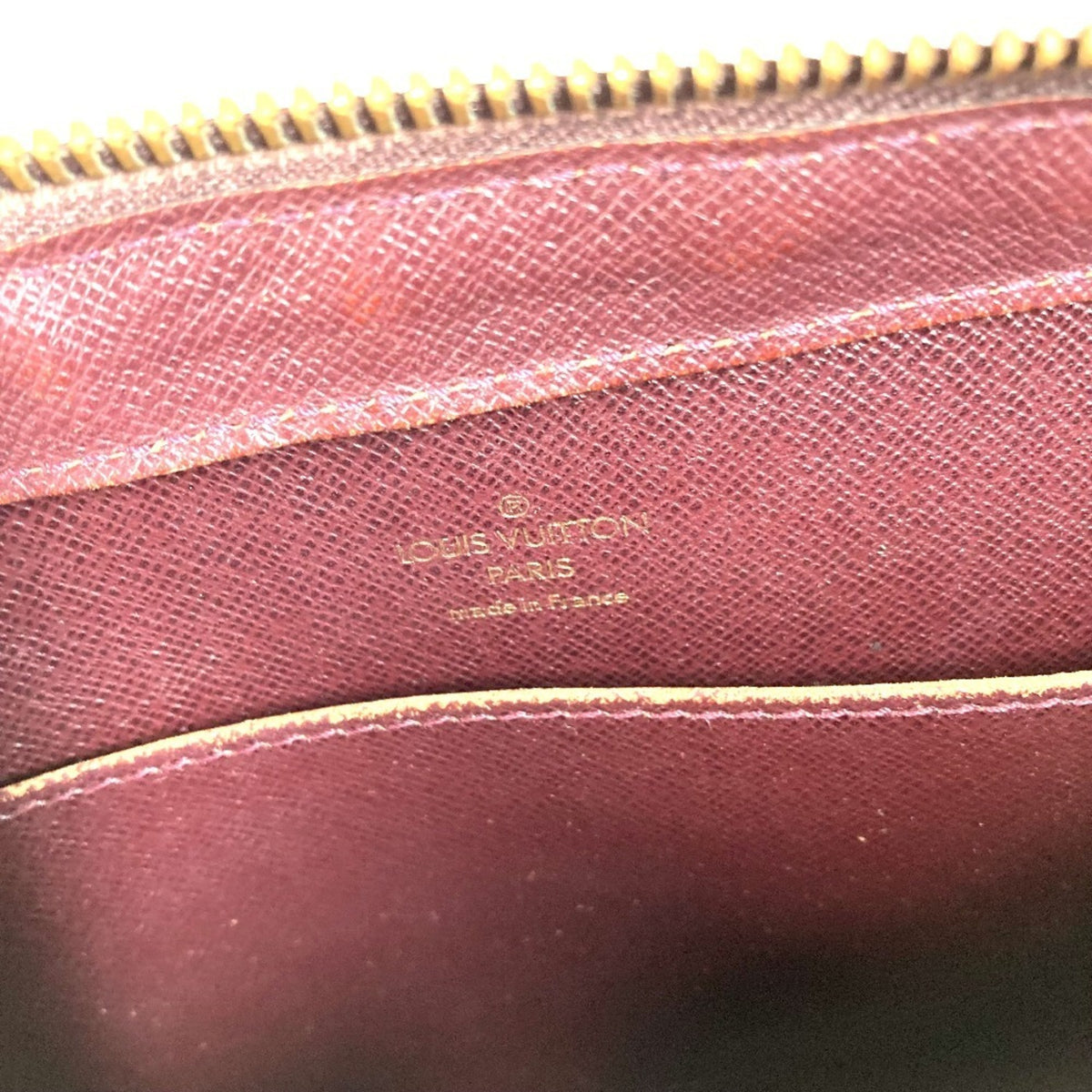 Louis Vuitton Acajou Purple Taiga Leather Leather Clutch Bag (Pre-Owned)