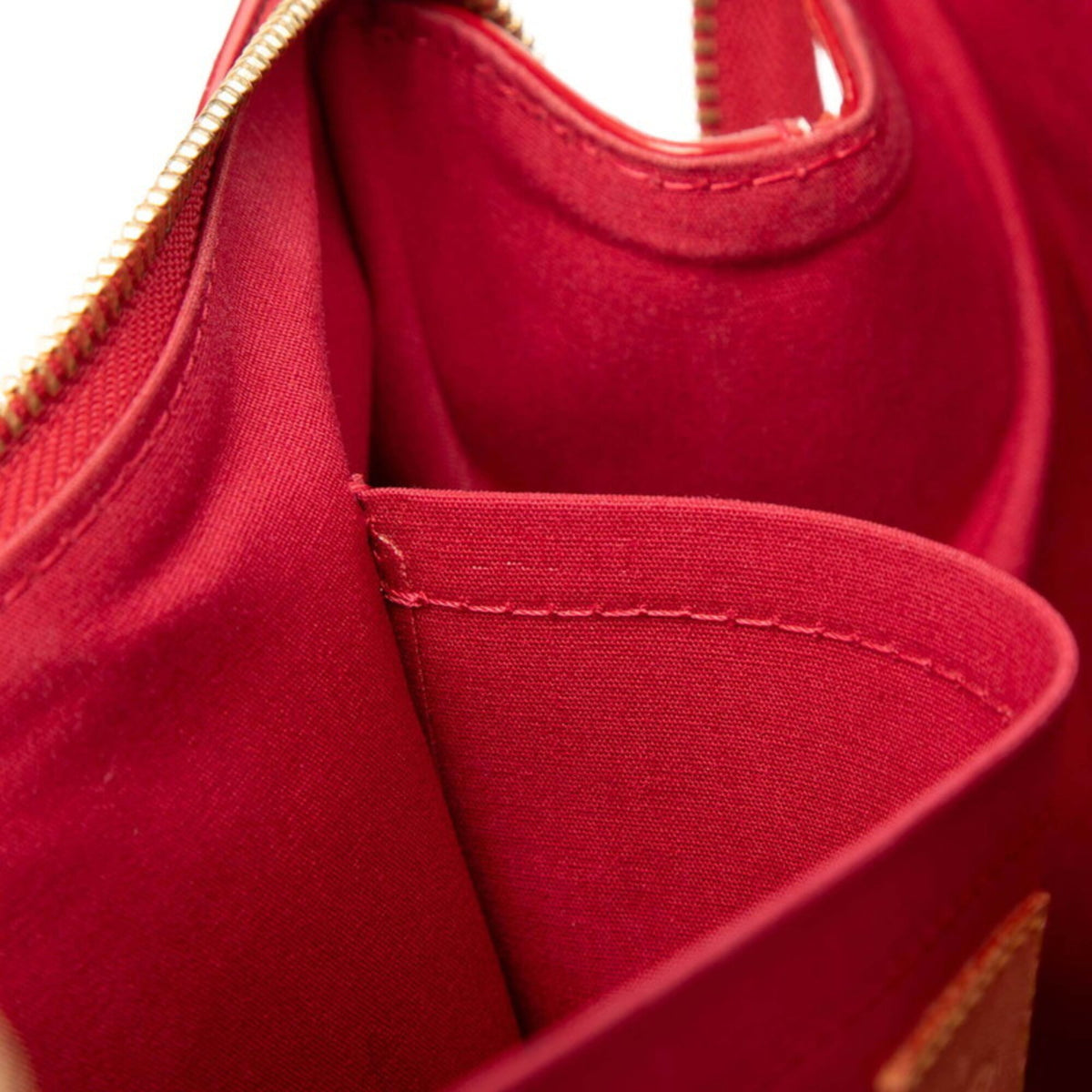 Louis Vuitton Monogram Vernis Pomme D'amour Red Color Patent Leather Handbag (Pre-Owned)