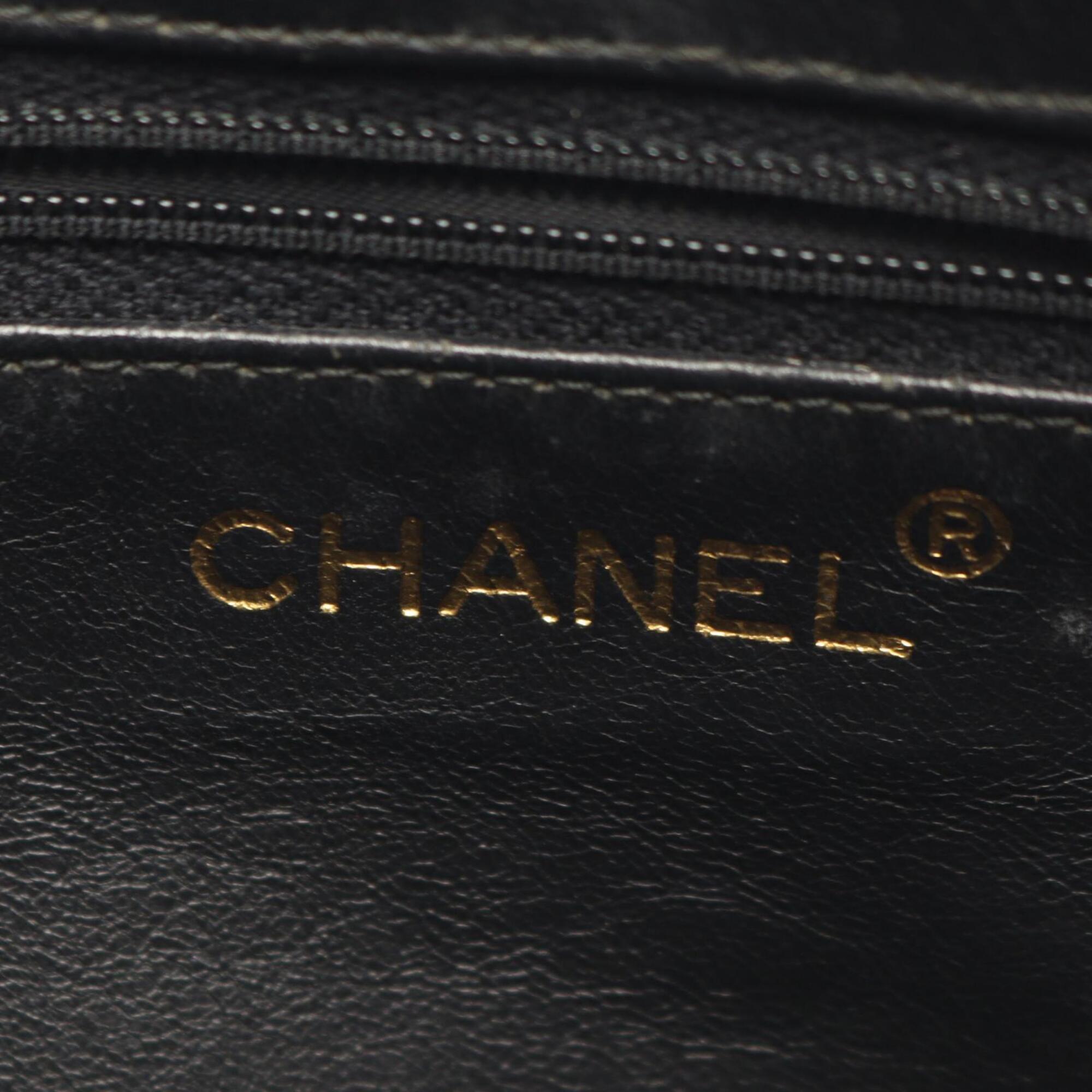 Chanel Matelasse Black Grained Calfskin Handbag Shoulder Bag (Pre-Owned)