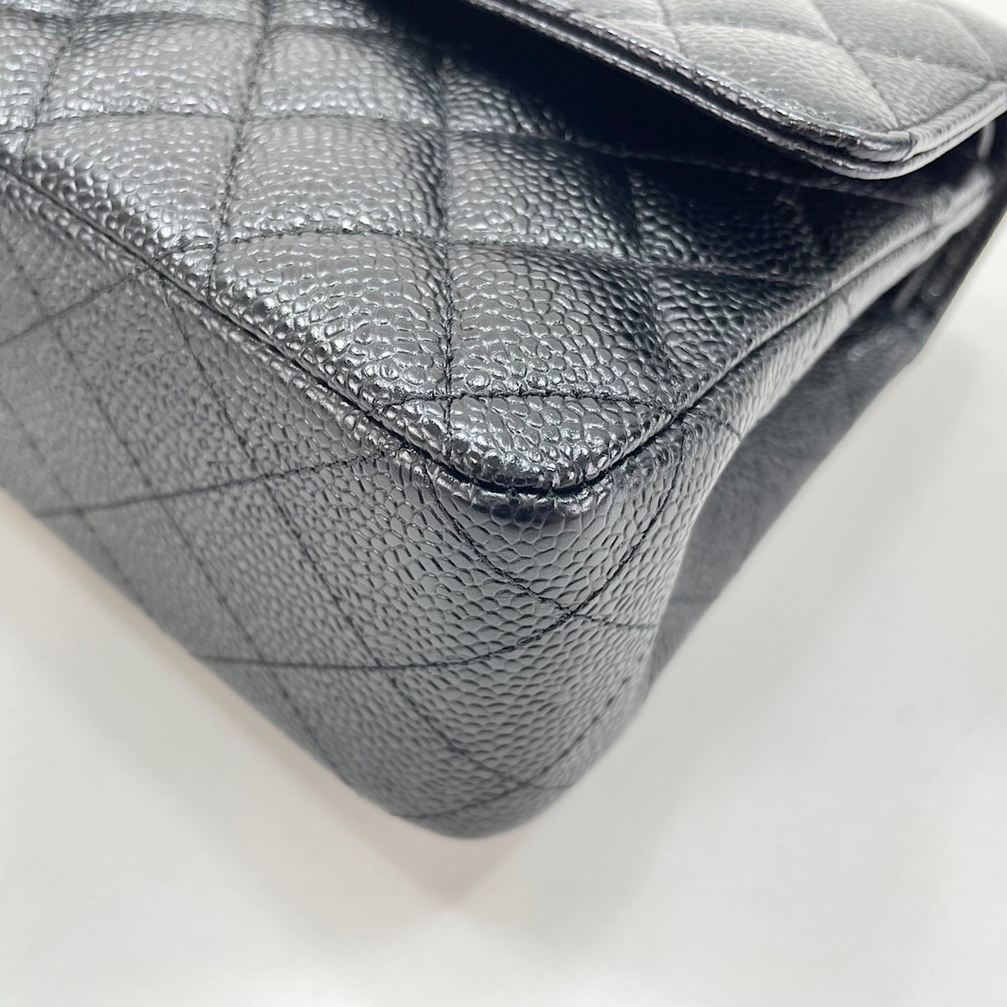 Chanel Black Shoulder Bag (Pre-Owned)