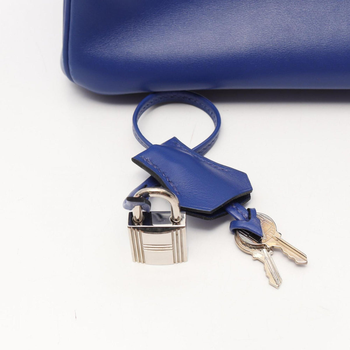 Hermes Blue Leather Tadelakt Leather Handbag (Pre-Owned)