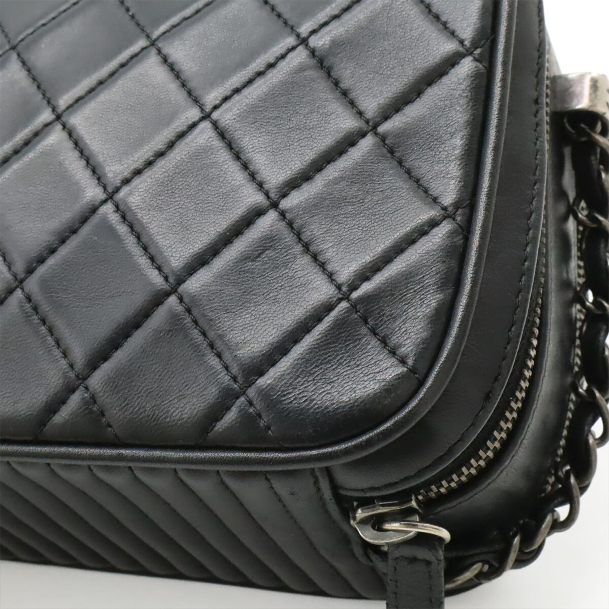 Chanel Black Leather Pochette Shoulder Bag (Pre-Owned)