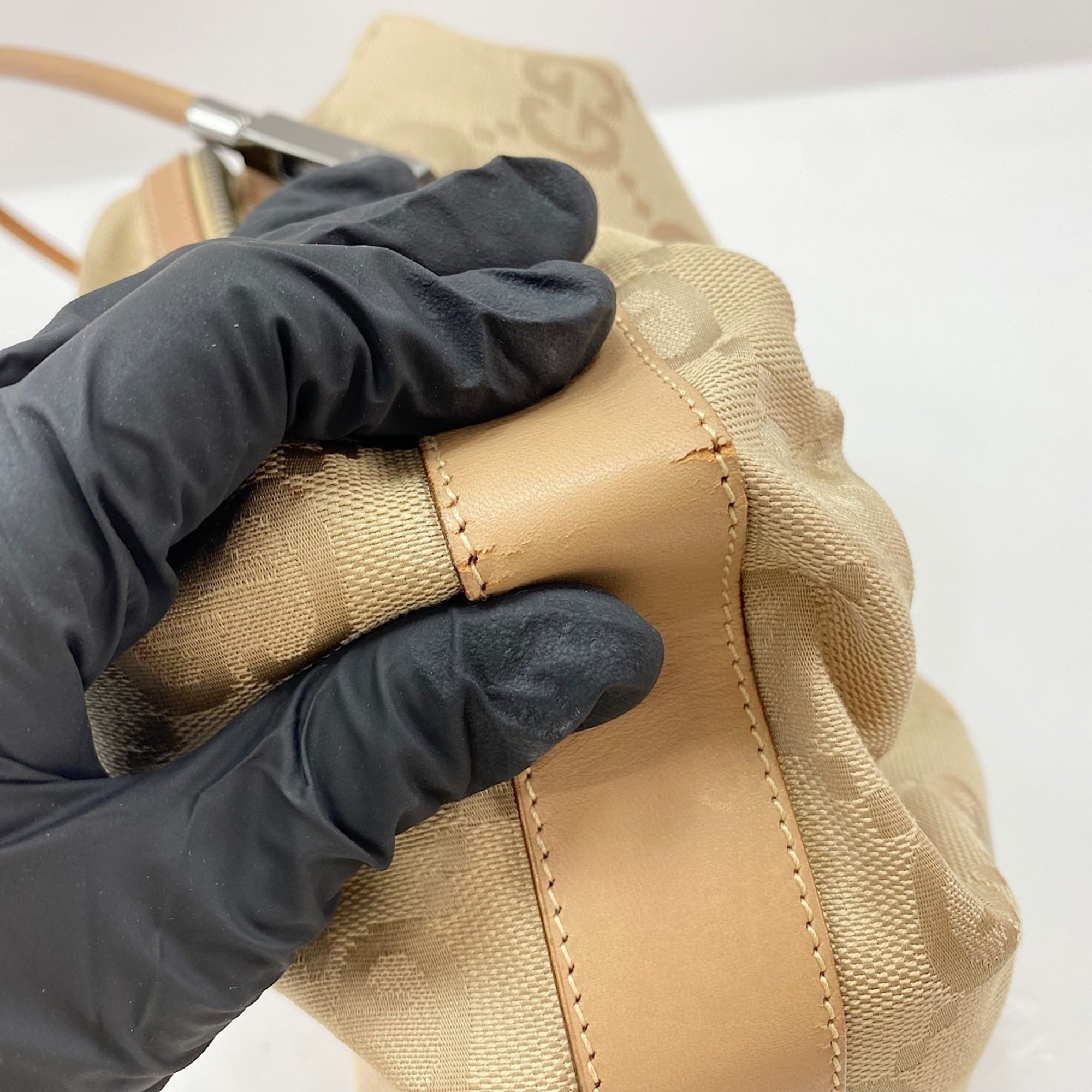 Gucci Beige Shoulder Bag (Pre-Owned)