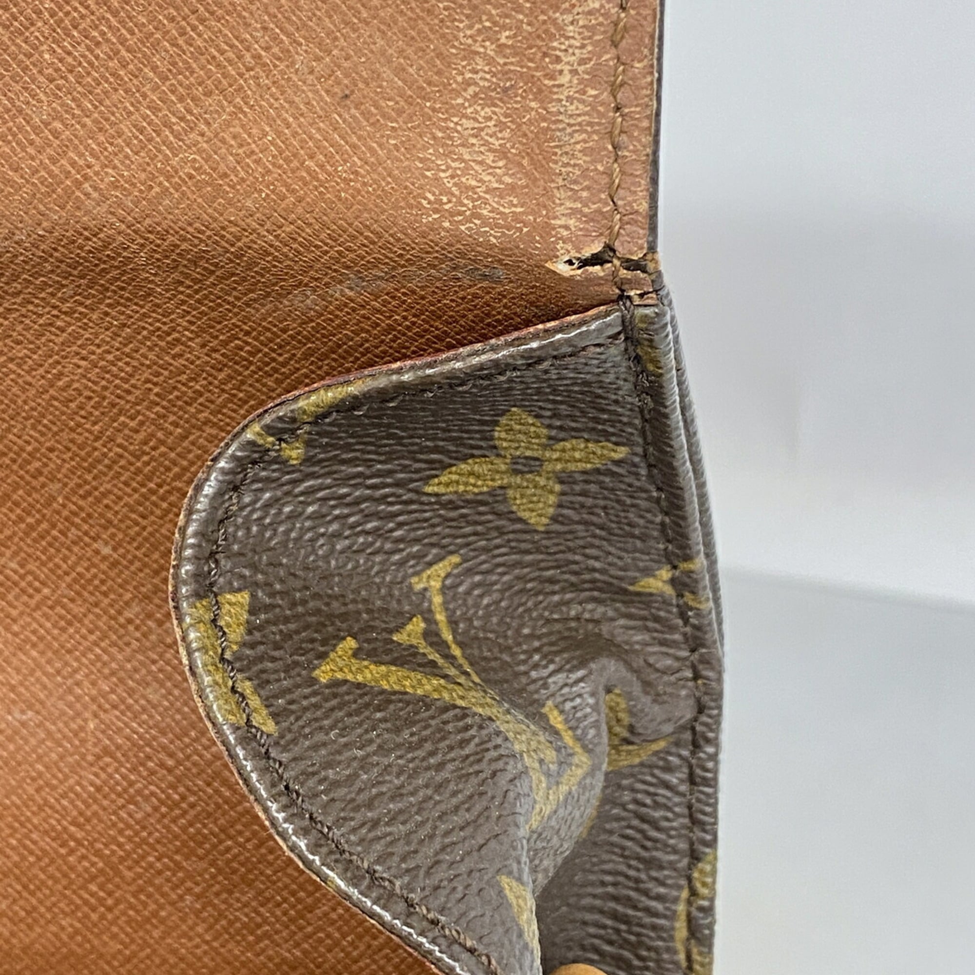 Louis Vuitton Brown Shoulder Bag (Pre-Owned)