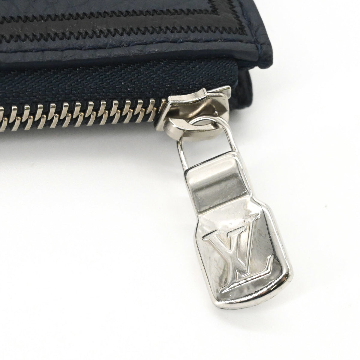 Louis Vuitton Navy Leather Clutch Bag (Pre-Owned)