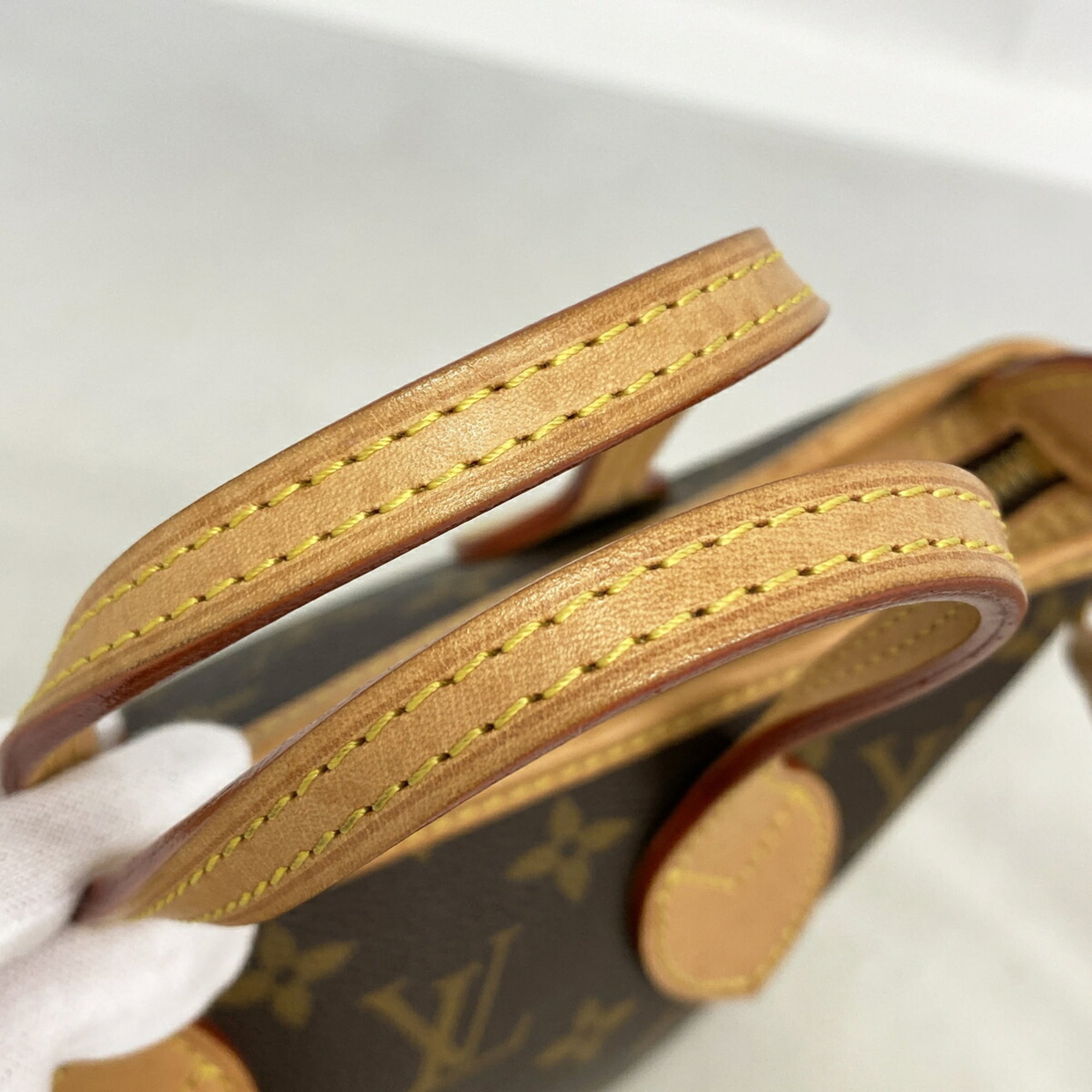 Louis Vuitton Brown Handbag (Pre-Owned)