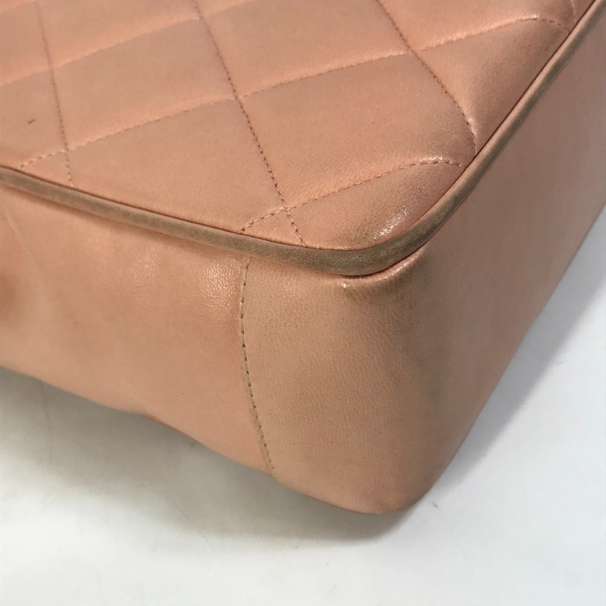 Chanel Pink Leather Shoulder Bag (Pre-Owned)