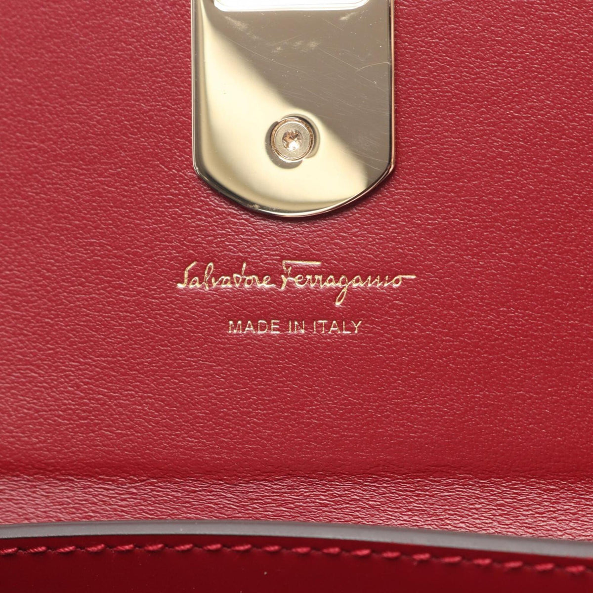Salvatore Ferragamo Red Color Leather Shoulder Bag (Pre-Owned)