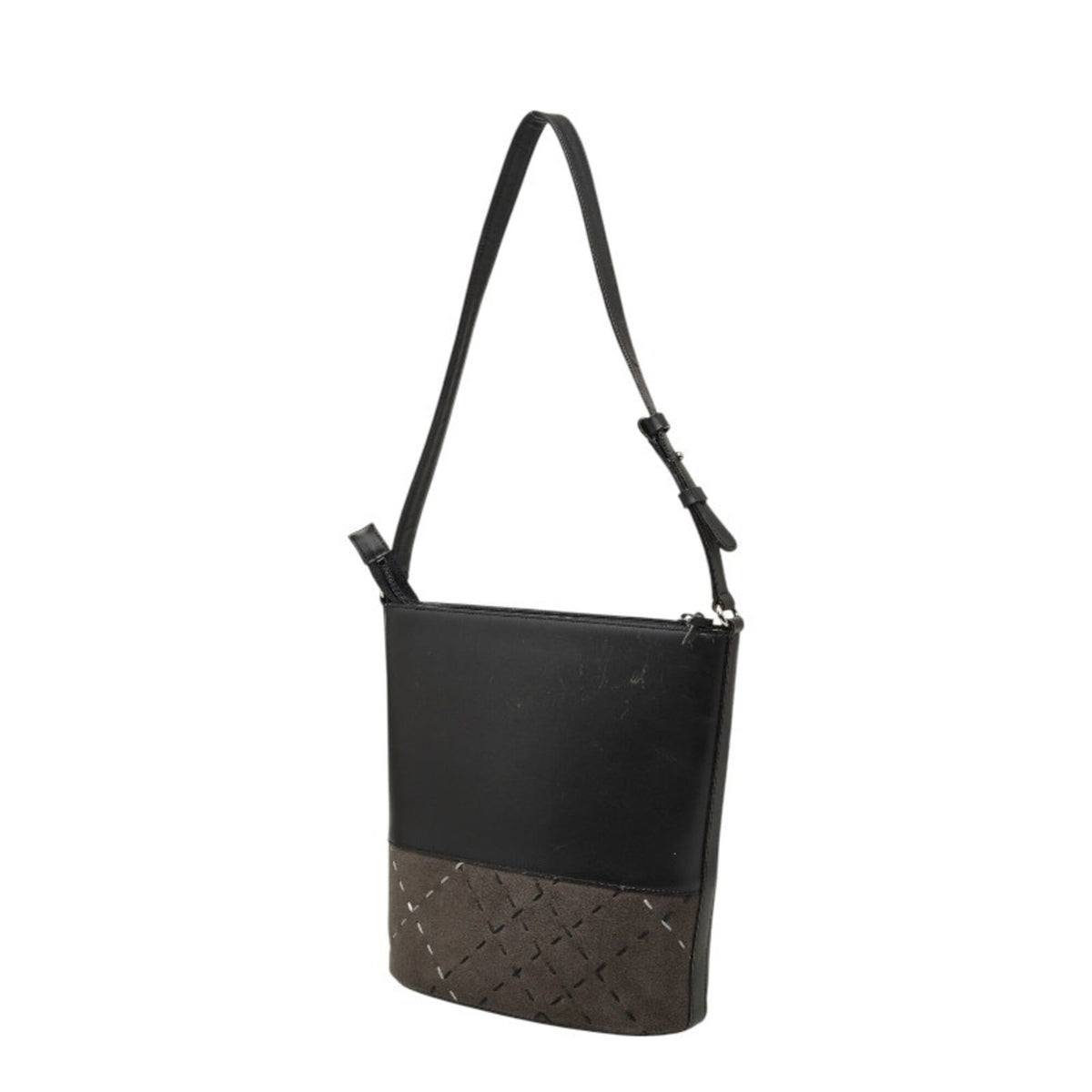 Burberry Black Leather Shoulder Bag (Pre-Owned)