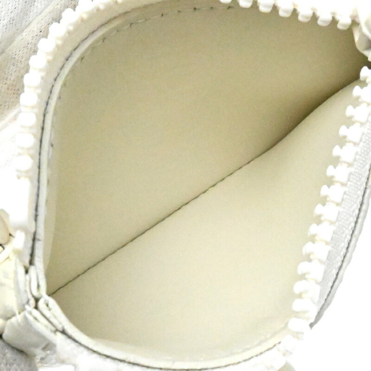 Louis Vuitton White Monogram Pouch (Pre-Owned)