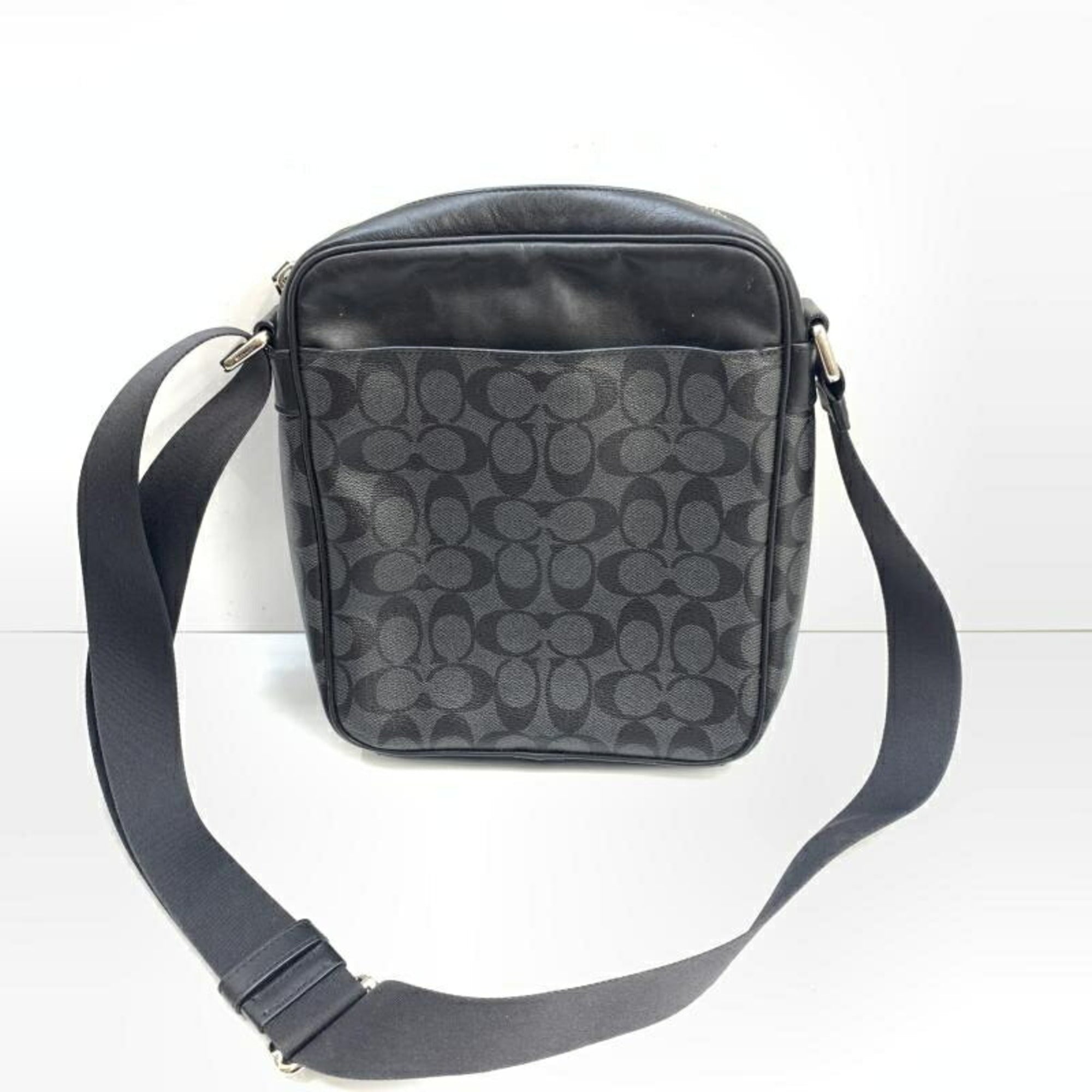 Coach Signature Shoulder Bag (Pre-Owned)