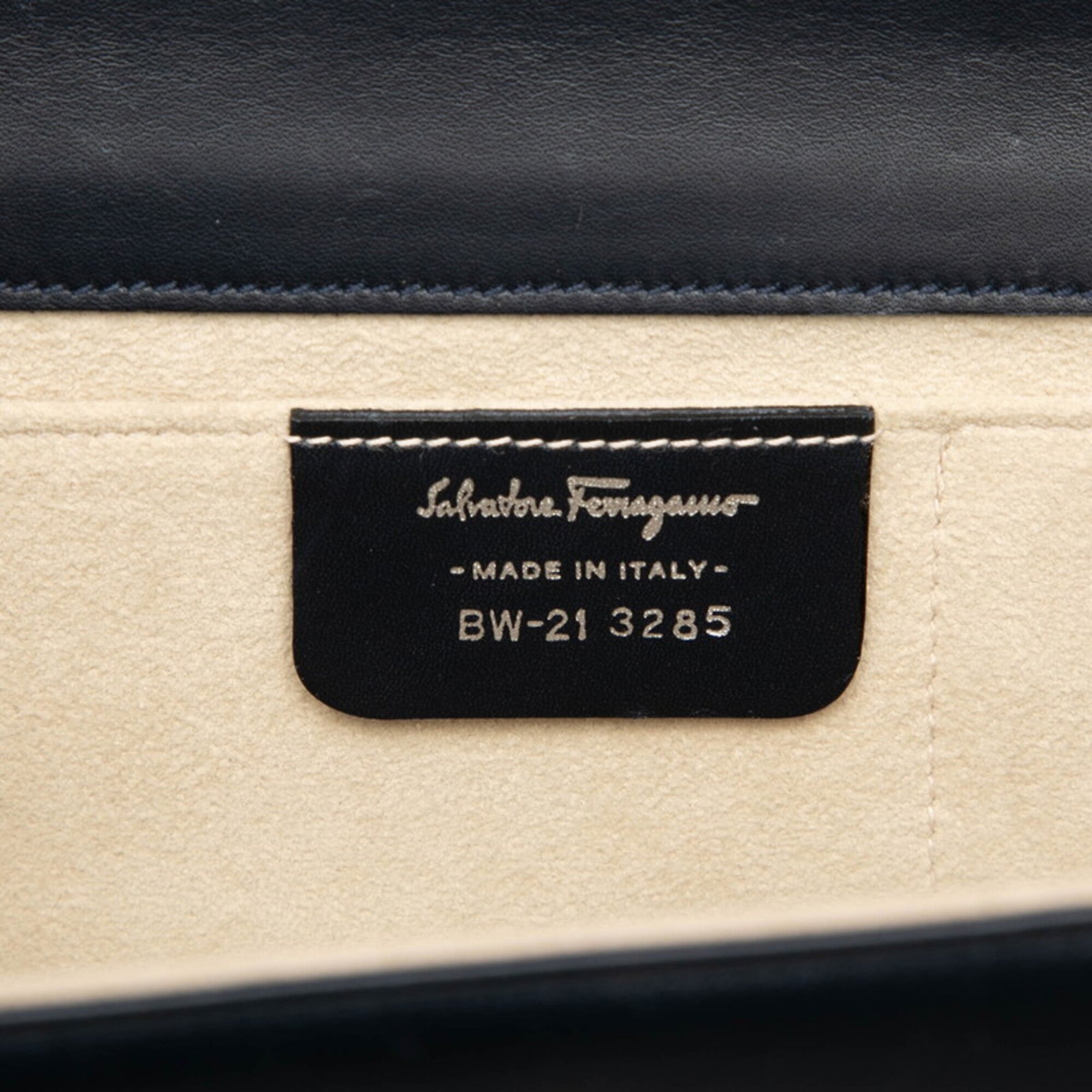 Salvatore Ferragamo Navy Leather Shoulder Bag (Pre-Owned)
