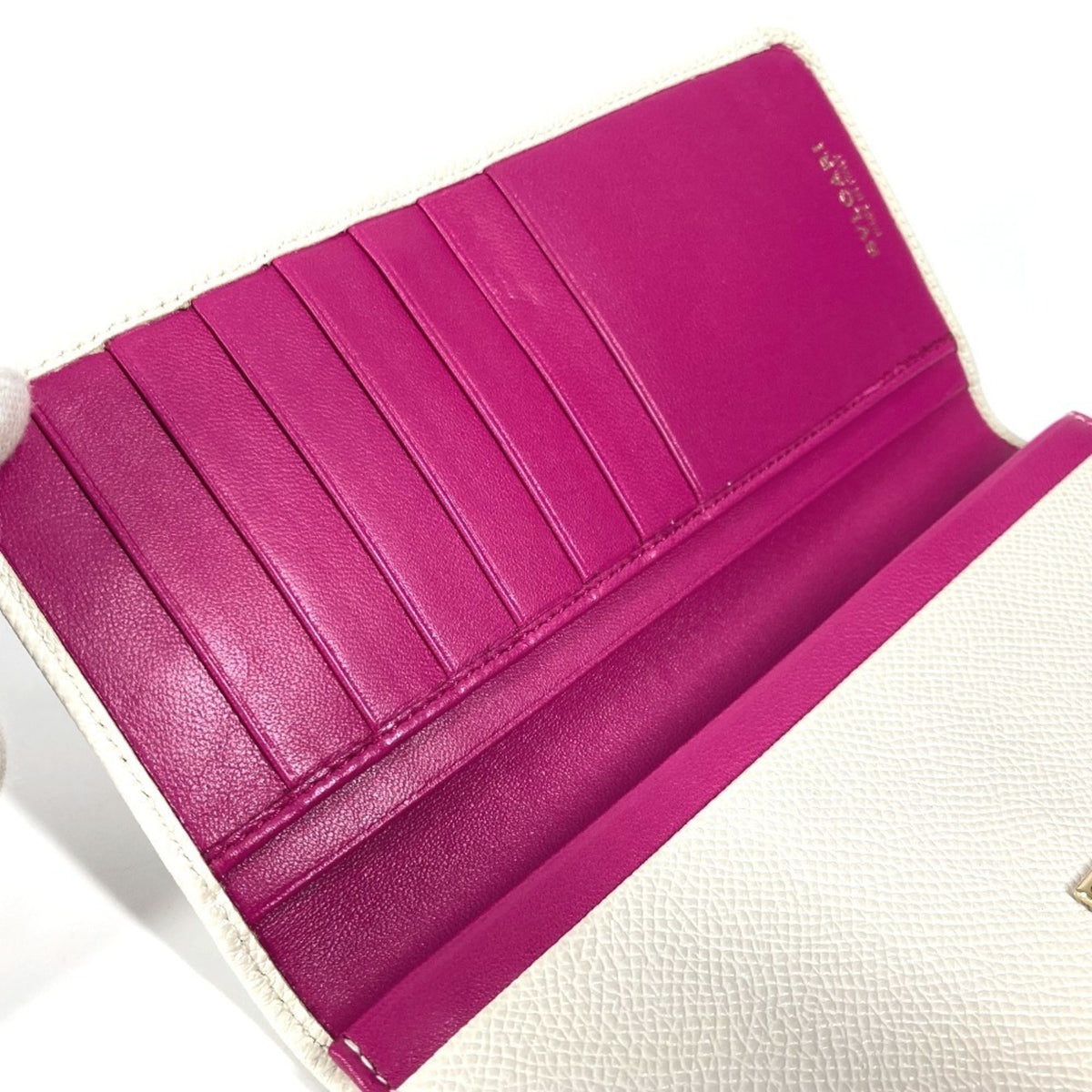 Bvlgari White Leather Wallet (Bi-Fold) (Pre-Owned)