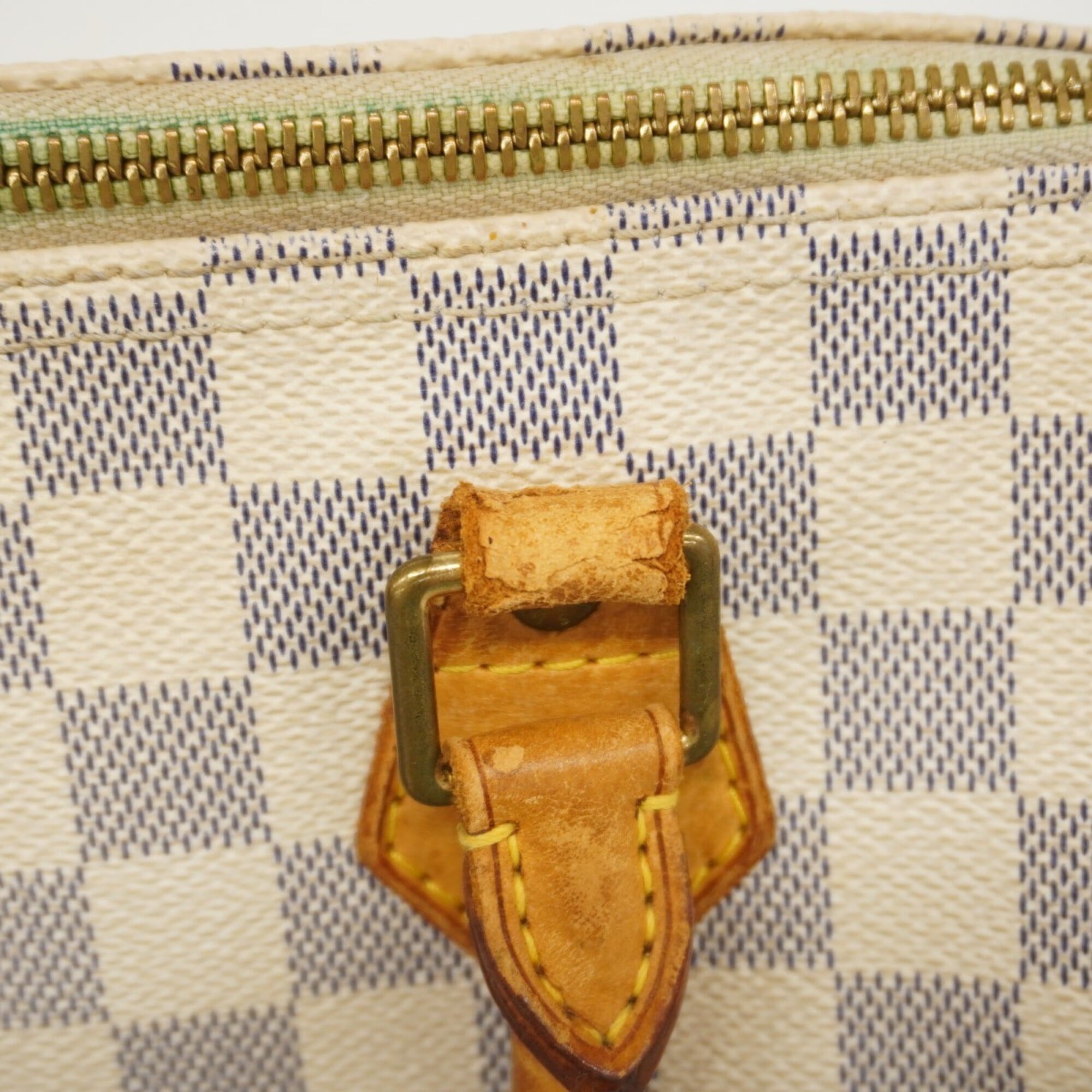 Louis Vuitton White Handbag (Pre-Owned)
