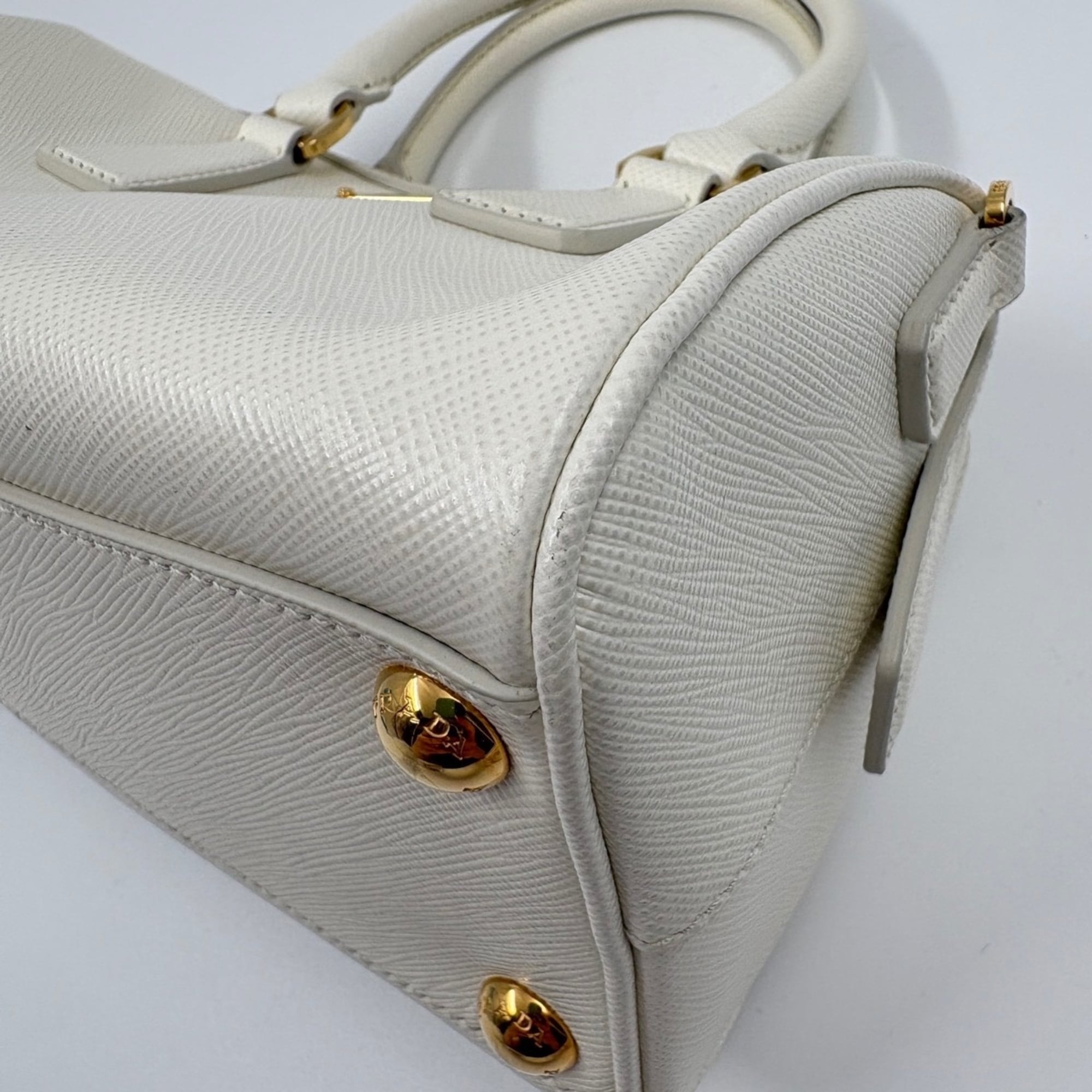 Prada White Handbag (Pre-Owned)