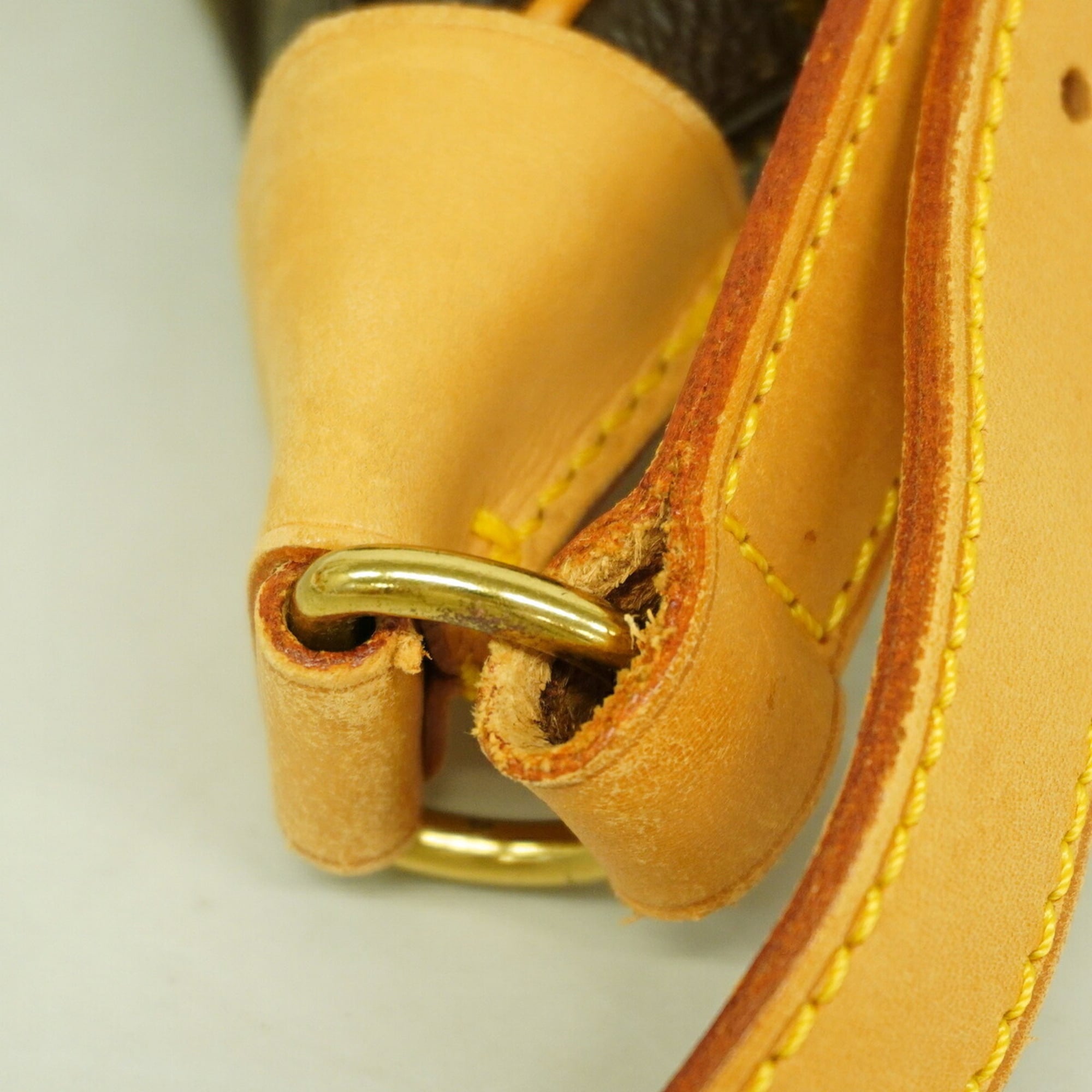 Louis Vuitton Brown Shoulder Bag (Pre-Owned)