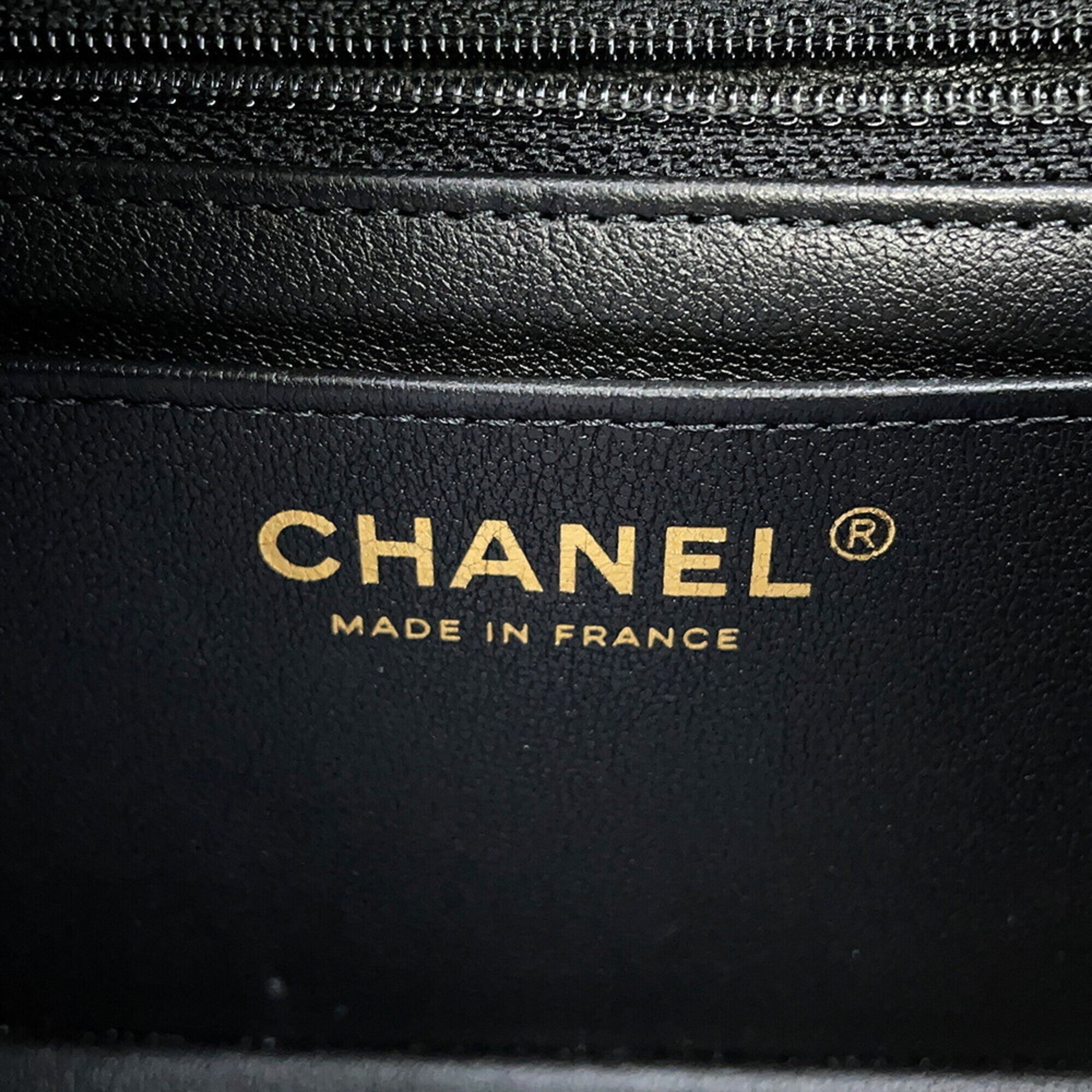 Chanel Black Leather Shoulder Bag (Pre-Owned)