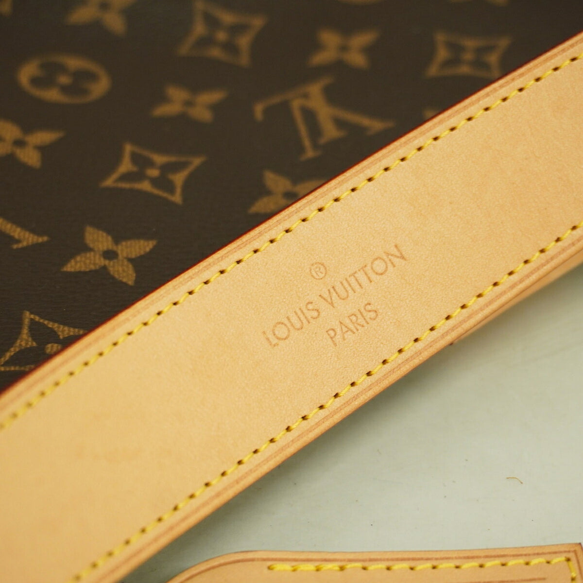 Louis Vuitton Brown Shoulder Bag (Pre-Owned)