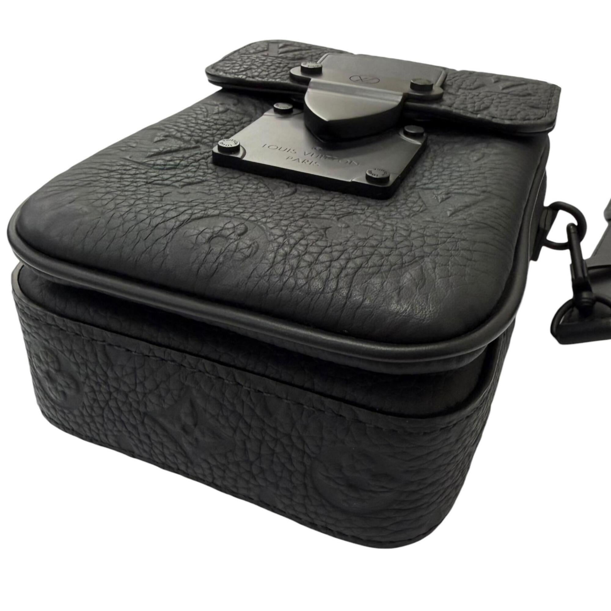 Louis Vuitton Black Leather Shoulder Bag (Pre-Owned)