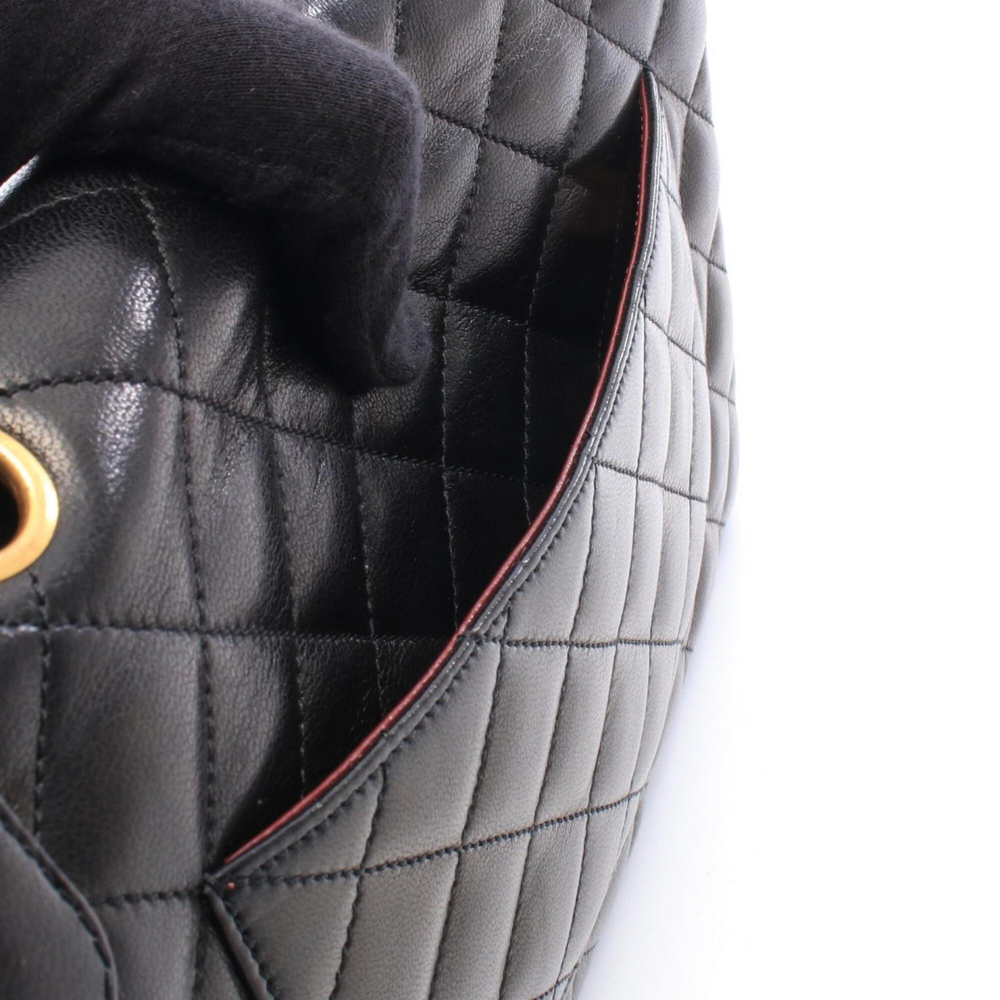 Chanel Black Leather Shoulder Bag (Pre-Owned)