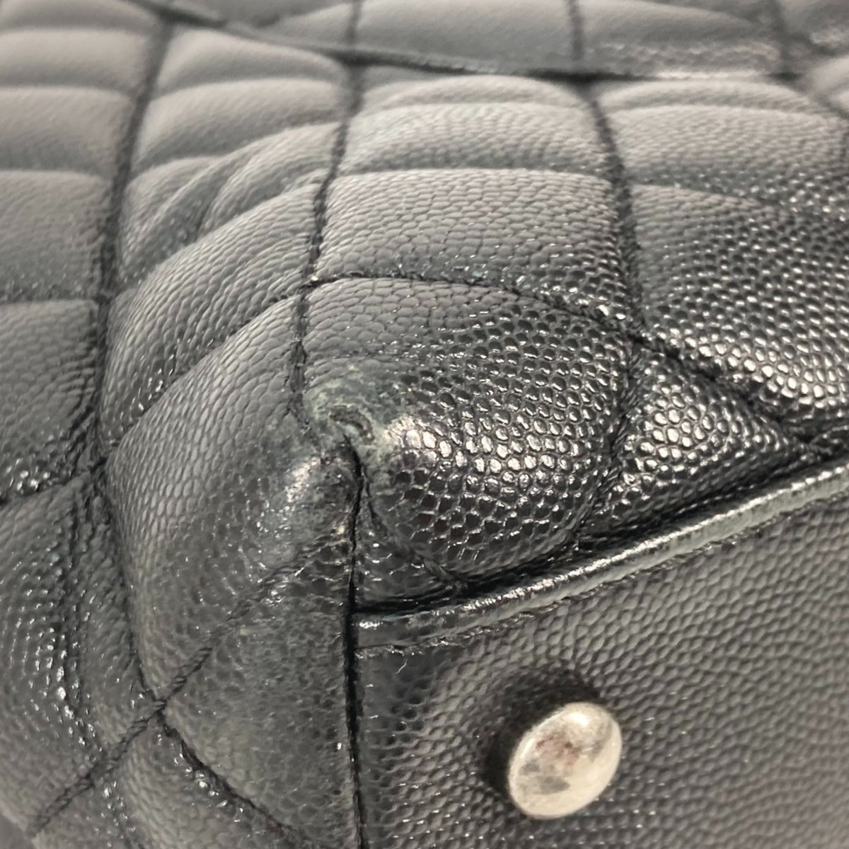 Chanel Black Leather Handbag (Pre-Owned)