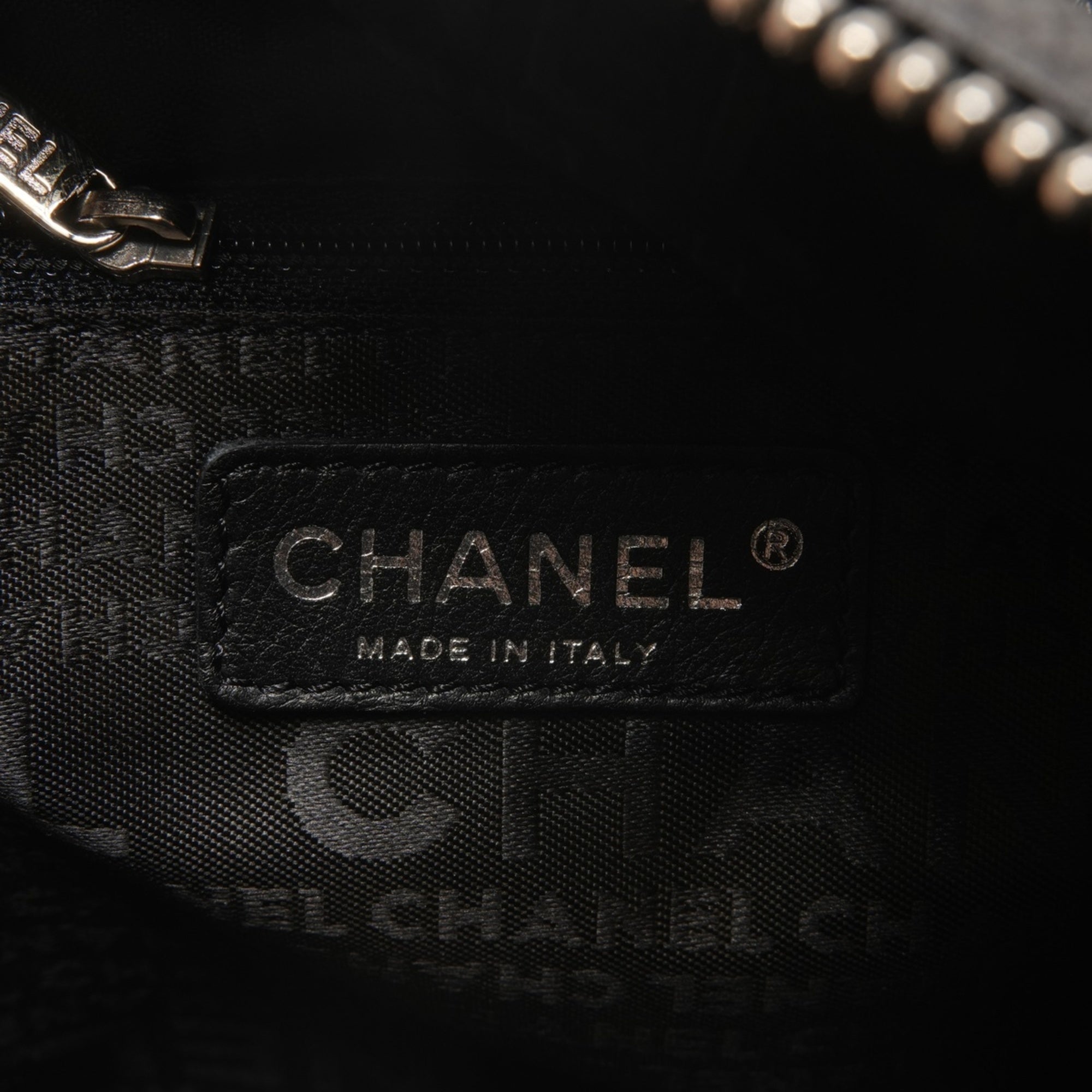 Chanel Black Leather Handbag (Pre-Owned)