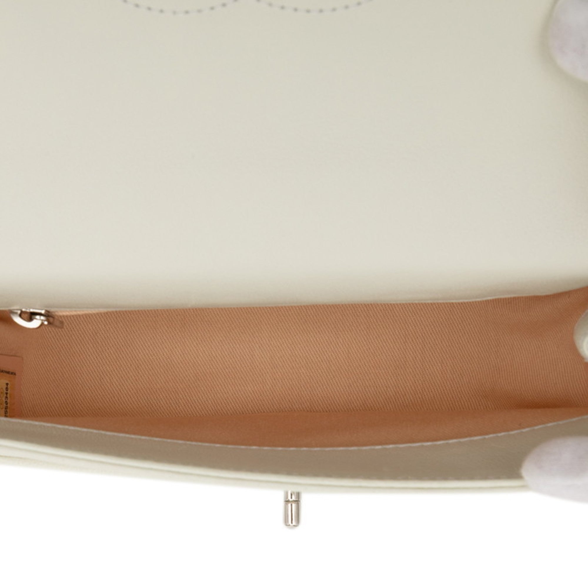 Chanel White Leather Shoulder Bag (Pre-Owned)