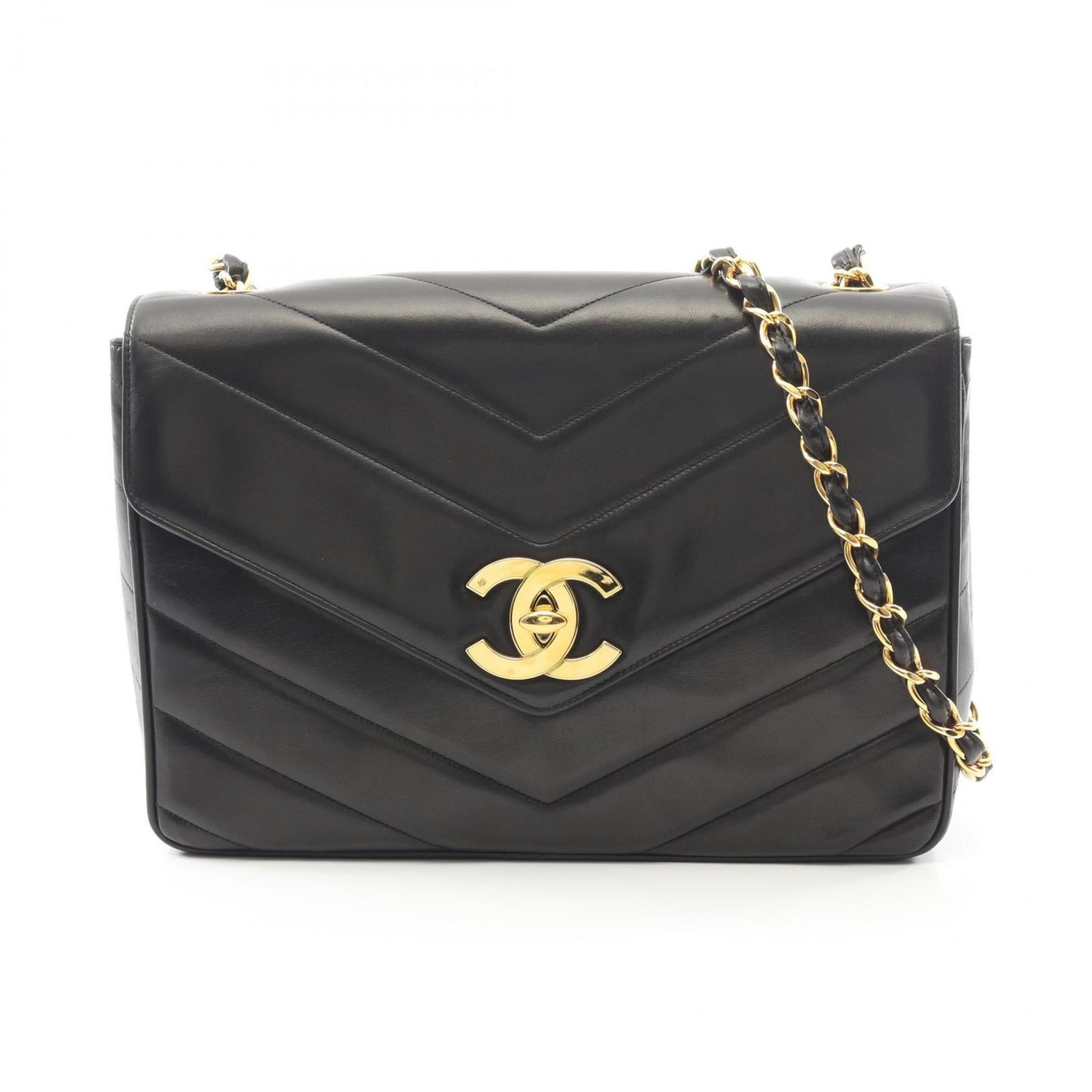 Chanel Black Leather Shoulder Bag (Pre-Owned)