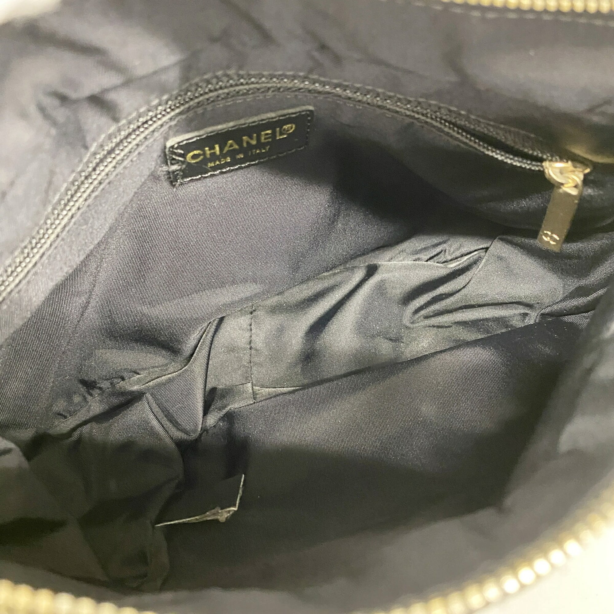 Chanel Black Nylon Shoulder Bag (Pre-Owned)