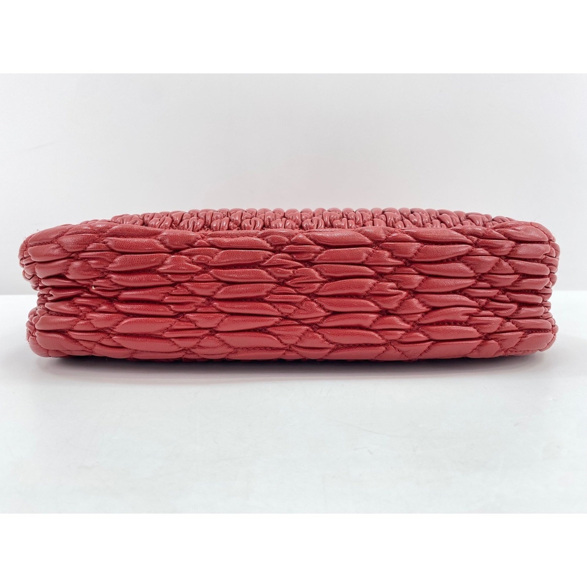 Miu Miu Red Color Shoulder Bag (Pre-Owned)