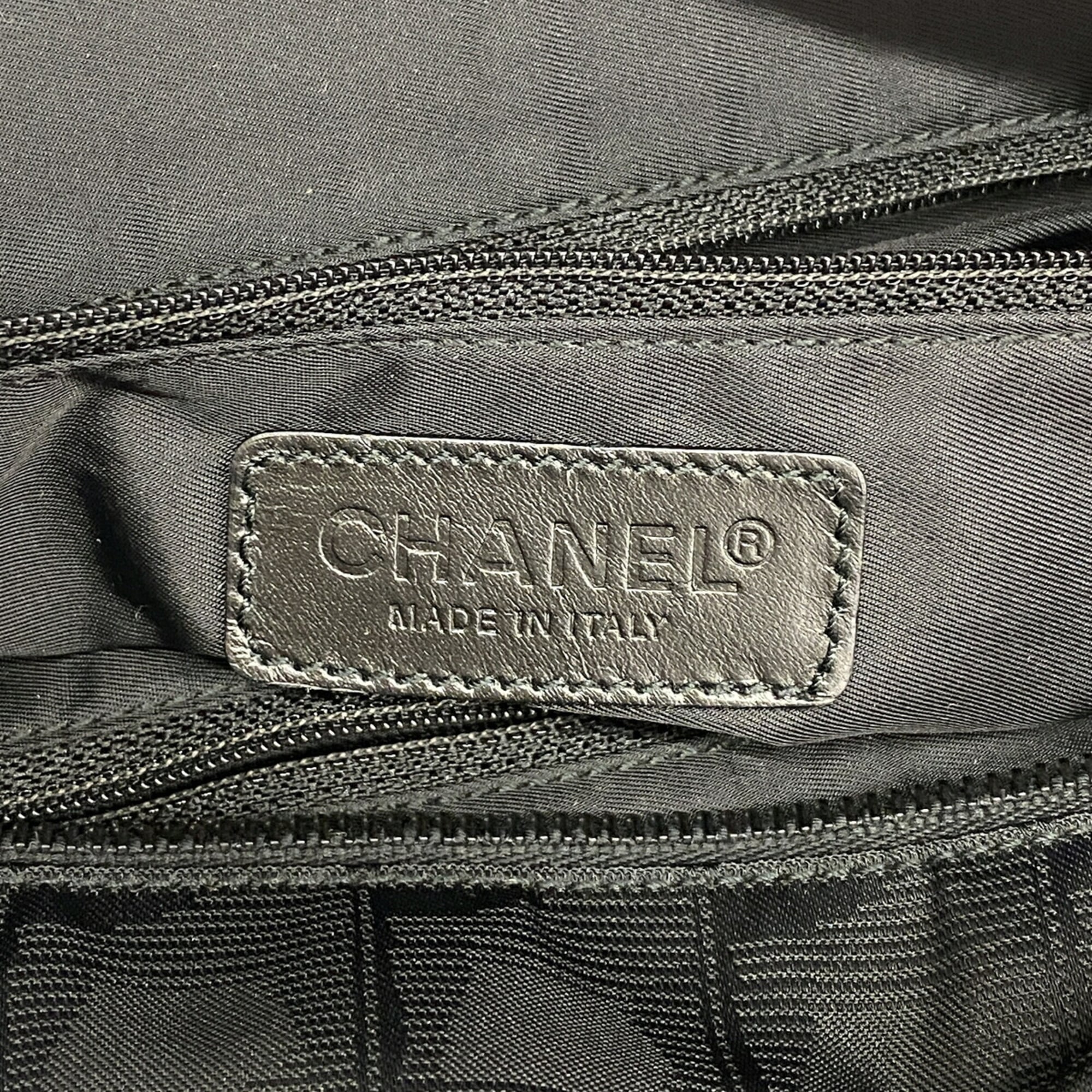 Chanel Black Nylon Tote Bag (Pre-Owned)