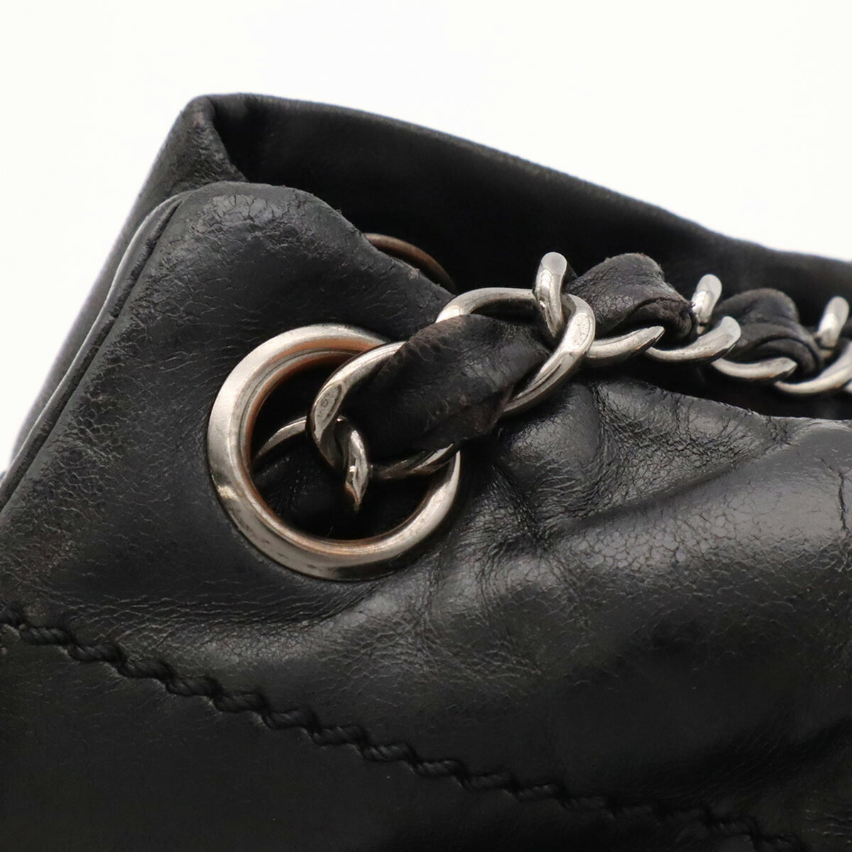 Chanel Black Leather Shoulder Bag (Pre-Owned)