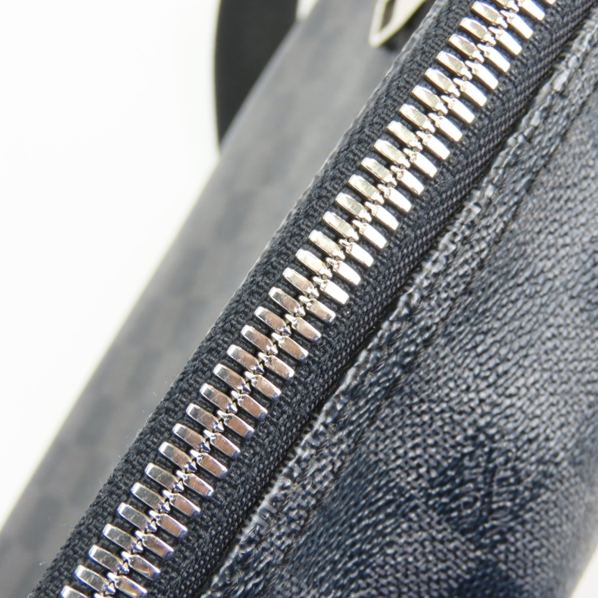 Louis Vuitton Black Dark Gray Damier Graphite Shoulder Bag (Pre-Owned)