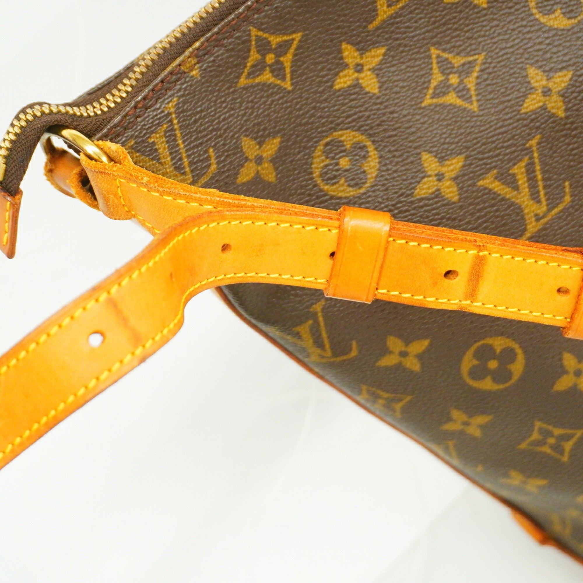 Louis Vuitton Brown Shoulder Bag (Pre-Owned)