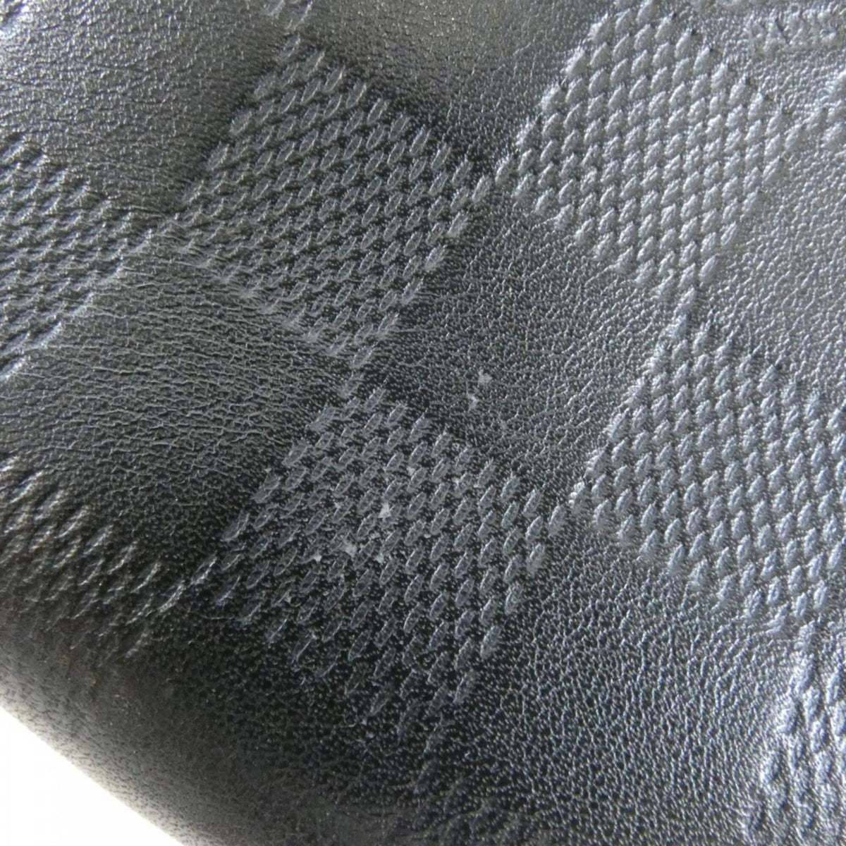 Louis Vuitton Black Leather Shoulder Bag (Pre-Owned)