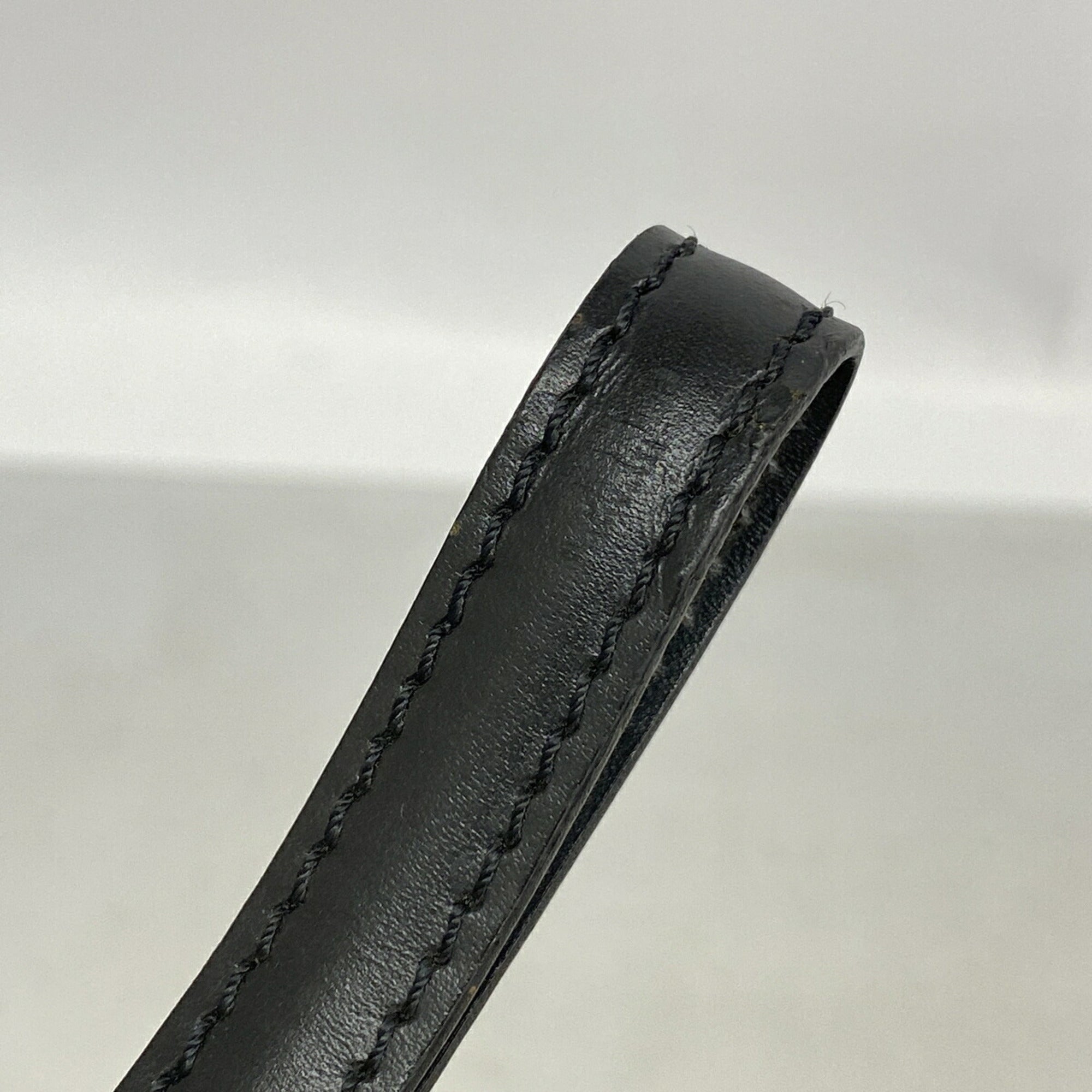 Louis Vuitton Noir Clutch Bag (Pre-Owned)