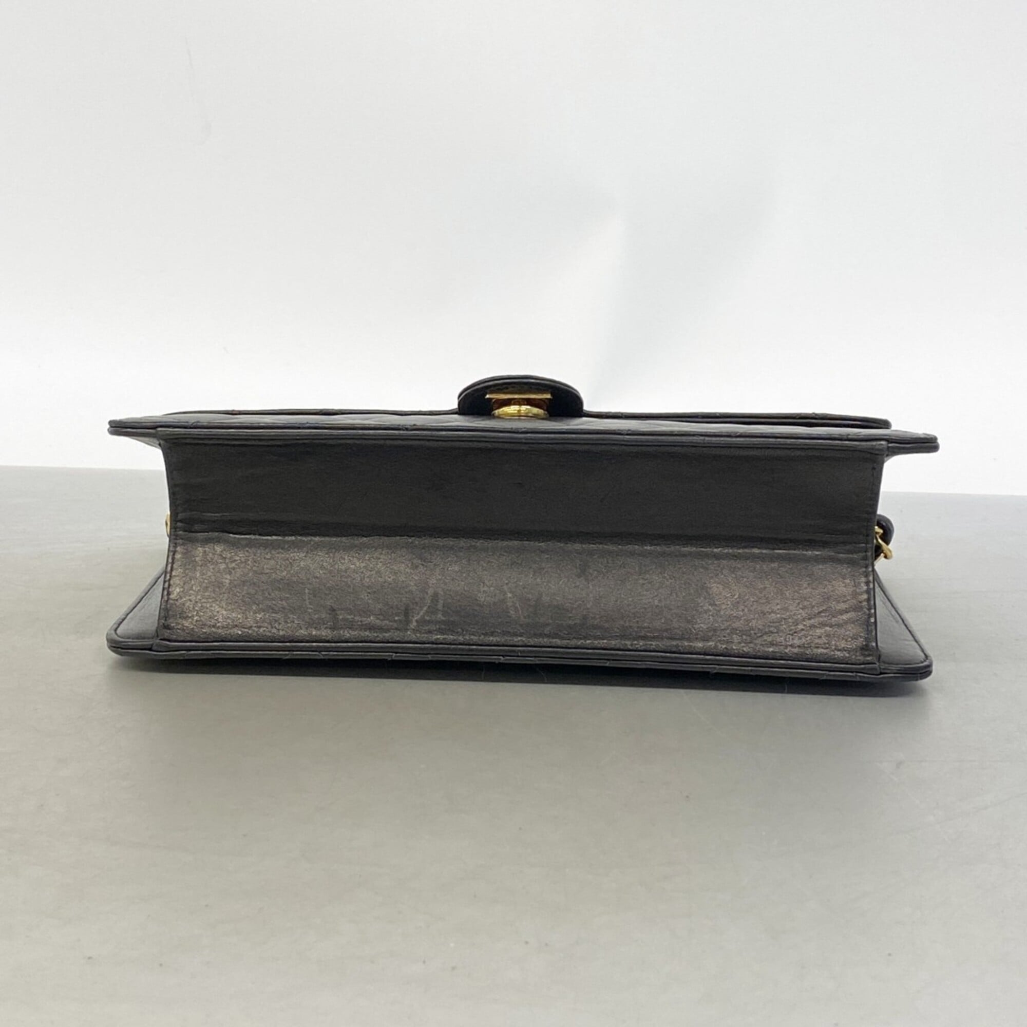 Chanel Black Leather Shoulder Bag (Pre-Owned)