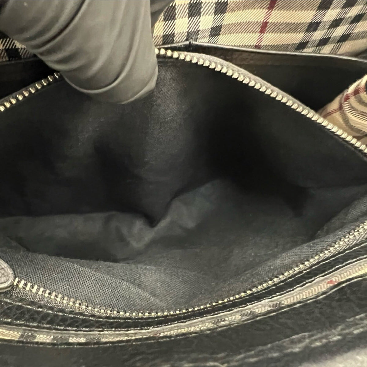 Burberry Black Leather Handbag Tote Bag (Pre-Owned)