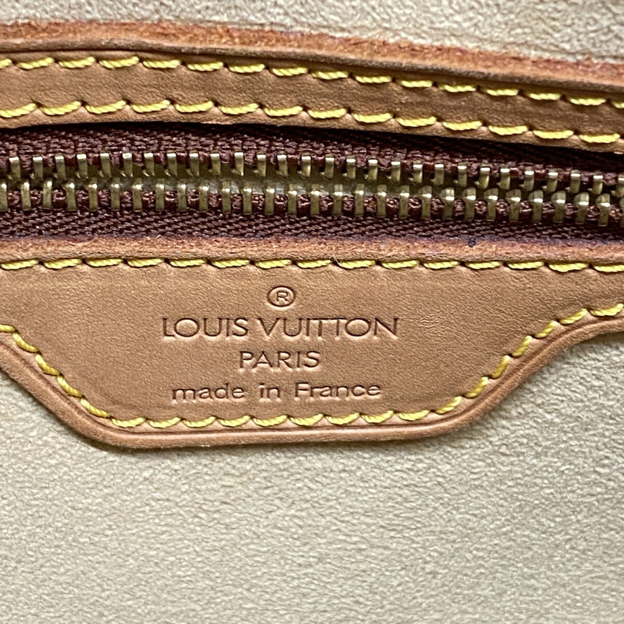 Louis Vuitton Brown Shoulder Bag (Pre-Owned)
