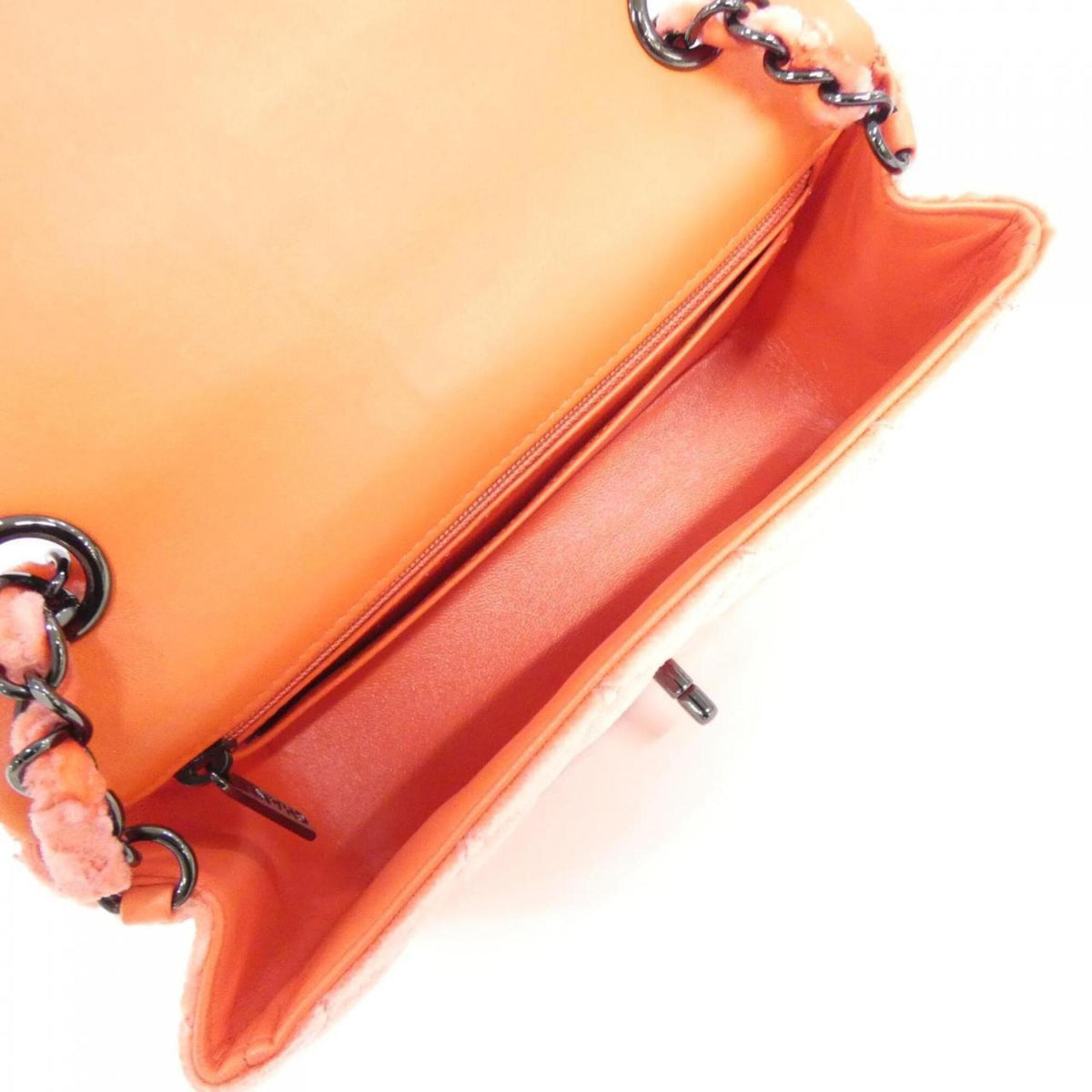 Chanel Coral Pink Leather Shoulder Bag (Pre-Owned)