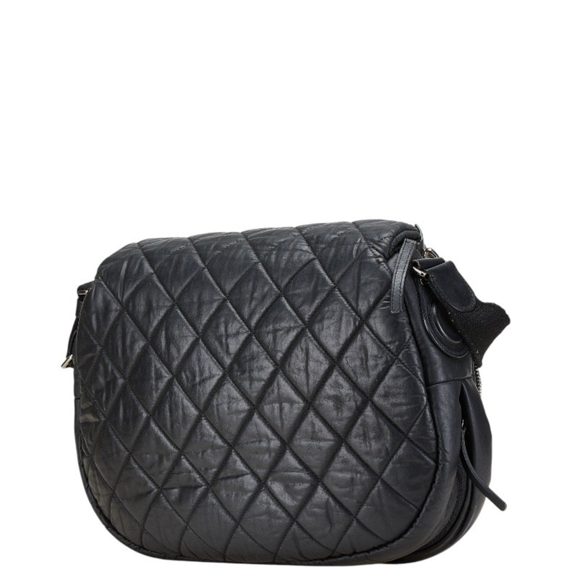 Chanel Black Leather Shoulder Bag (Pre-Owned)