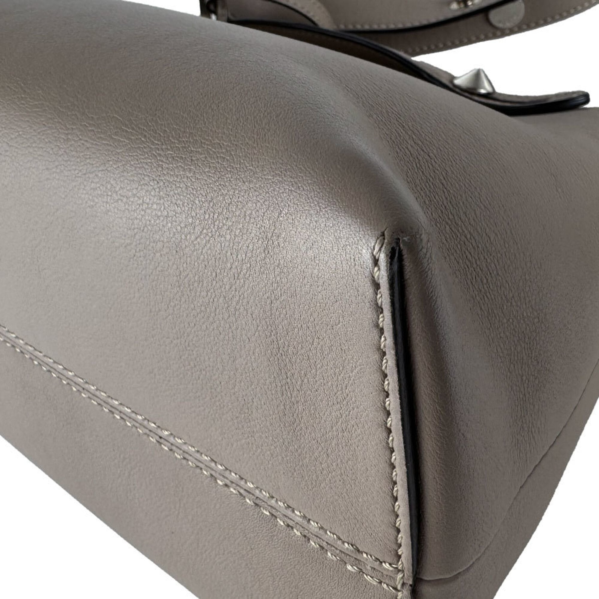 Fendi Grayish Leather Shoulder Bag (Pre-Owned)