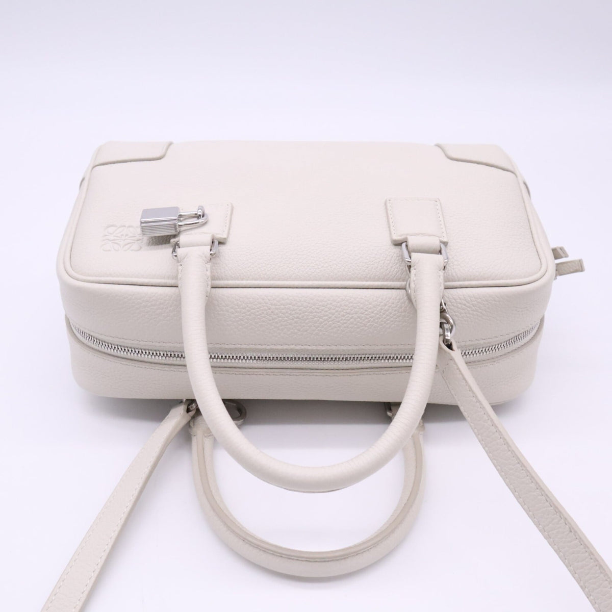 Loewe Amazona White Leather Handbag Shoulder Bag (Pre-Owned)