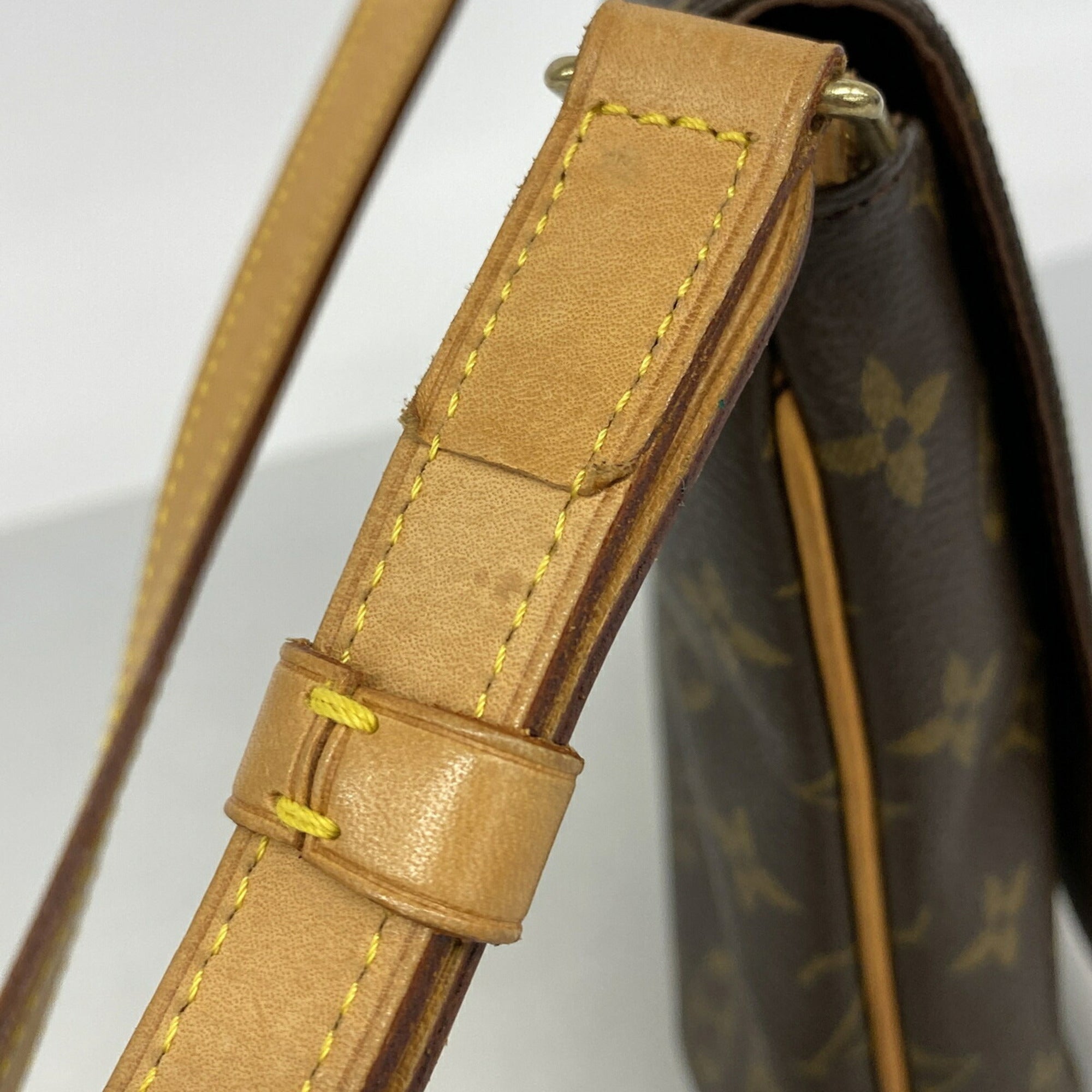 Louis Vuitton Brown Shoulder Bag (Pre-Owned)