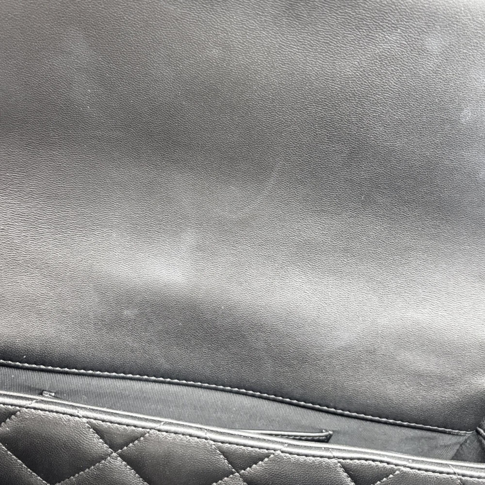Chanel Matelasse Black Leather Shoulder Bag (Pre-Owned)