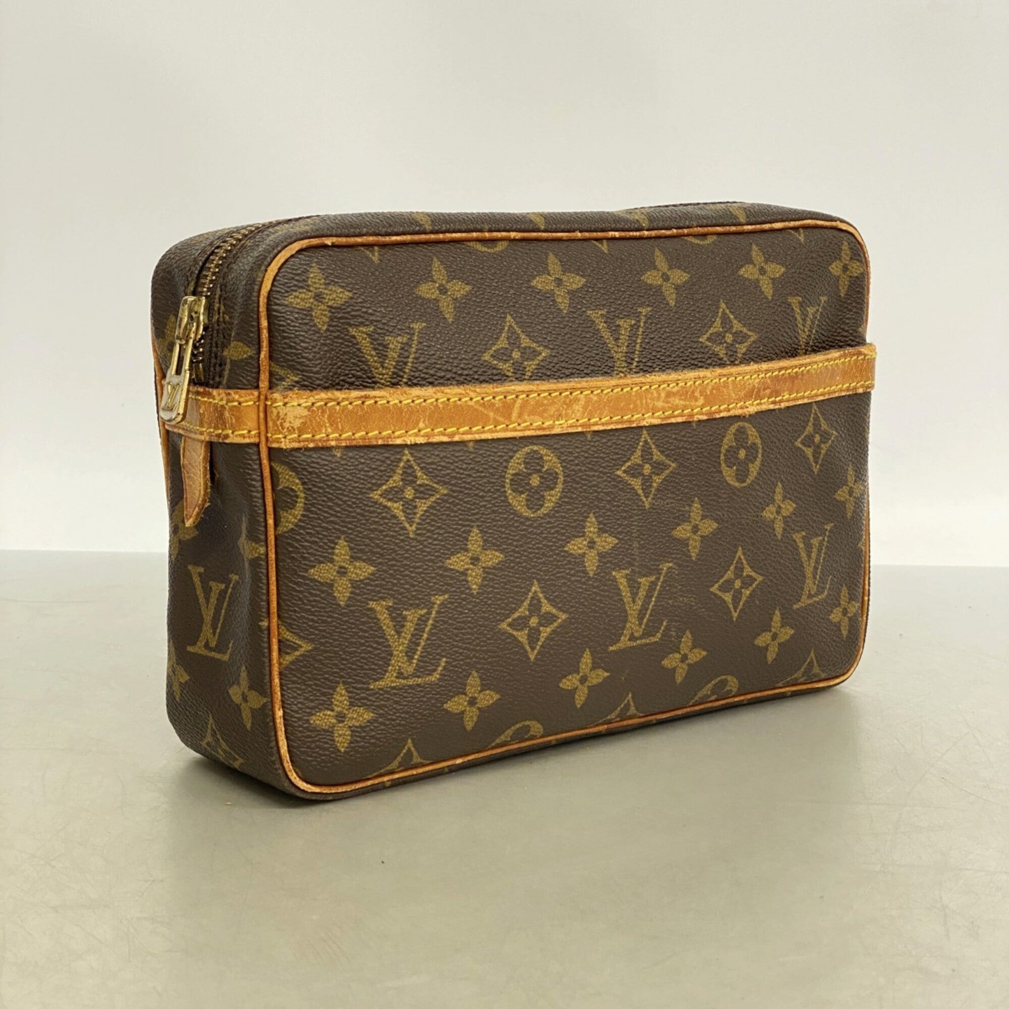 Louis Vuitton Brown Clutch Bag (Pre-Owned)