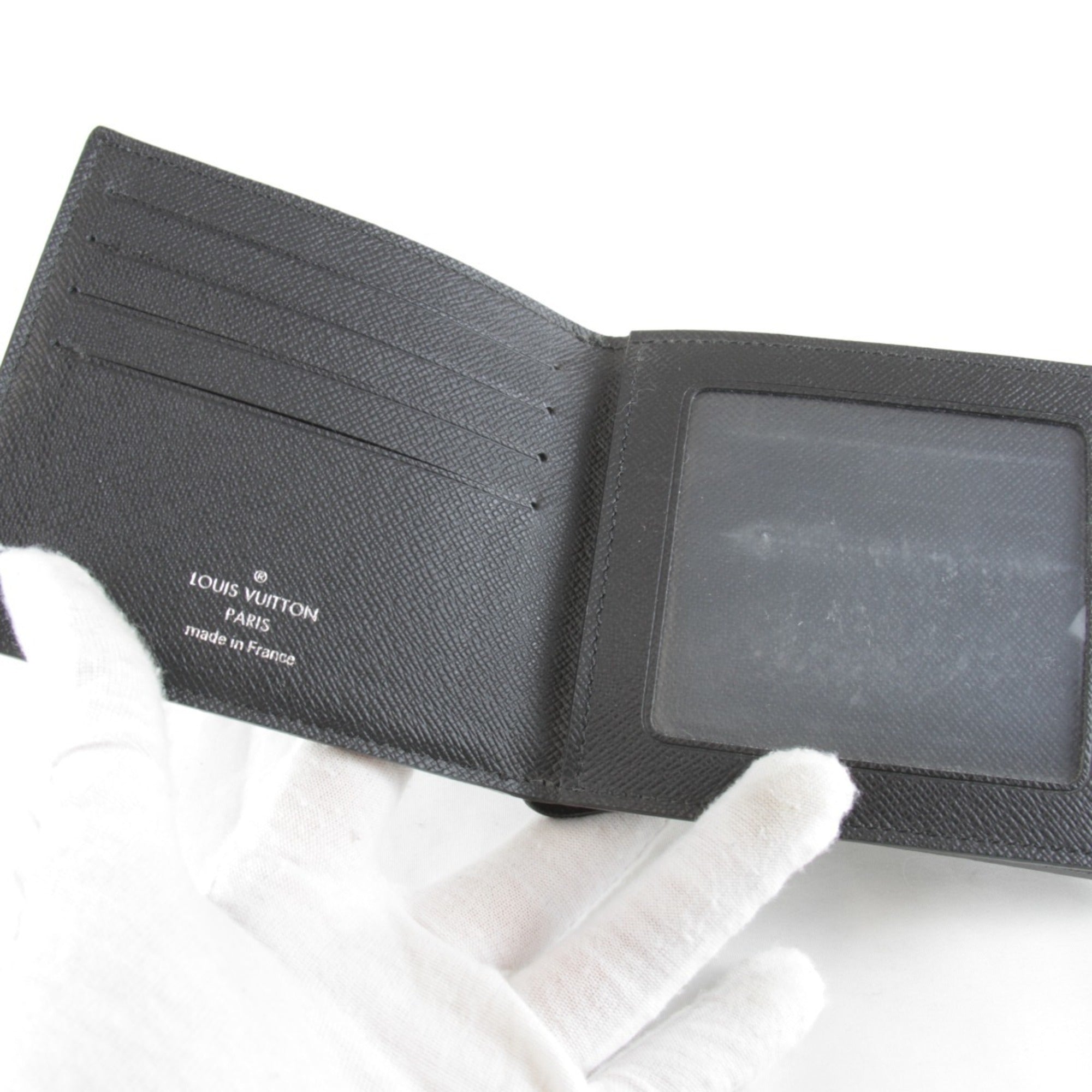 Louis Vuitton Taiga Black Taiga Leather Wallet (Bi-Fold) (Pre-Owned)