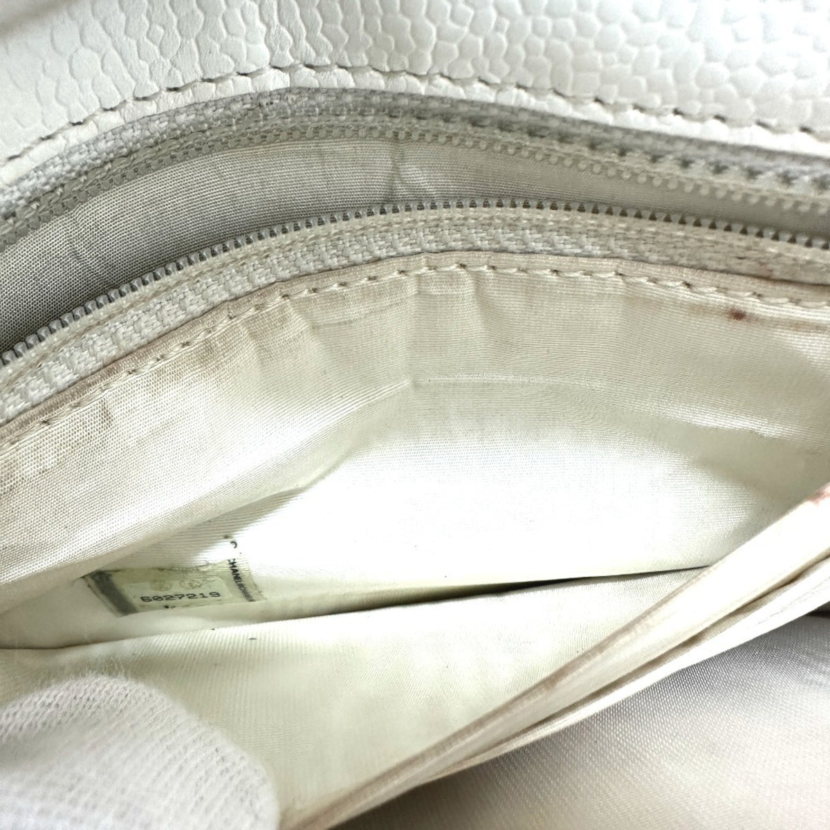 Chanel White Grained Calfskin Wallet (Bi-Fold) (Pre-Owned)