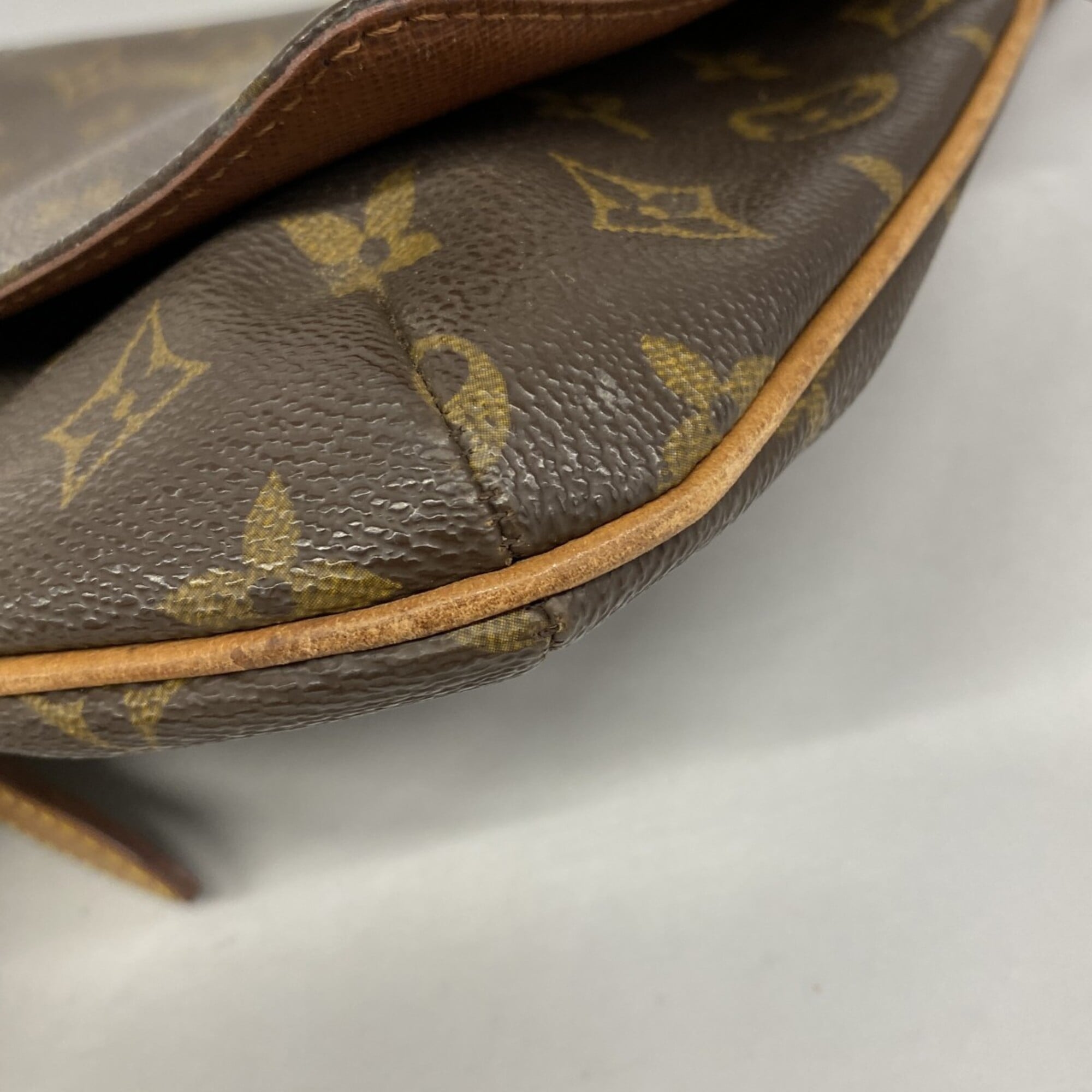Louis Vuitton Brown Shoulder Bag (Pre-Owned)