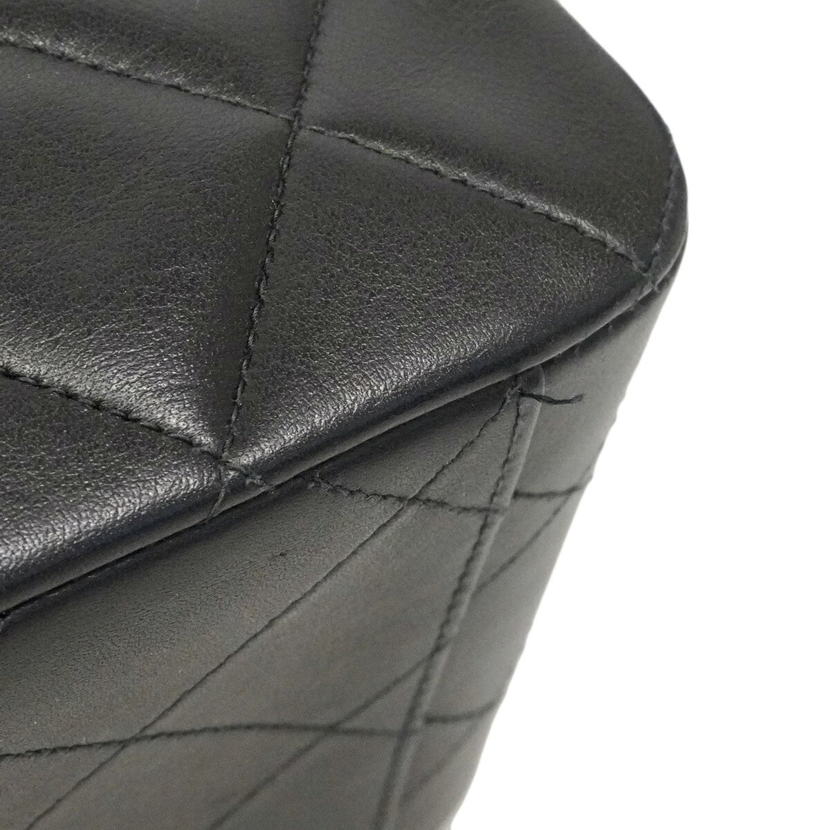 Chanel Black Leather Shoulder Bag (Pre-Owned)